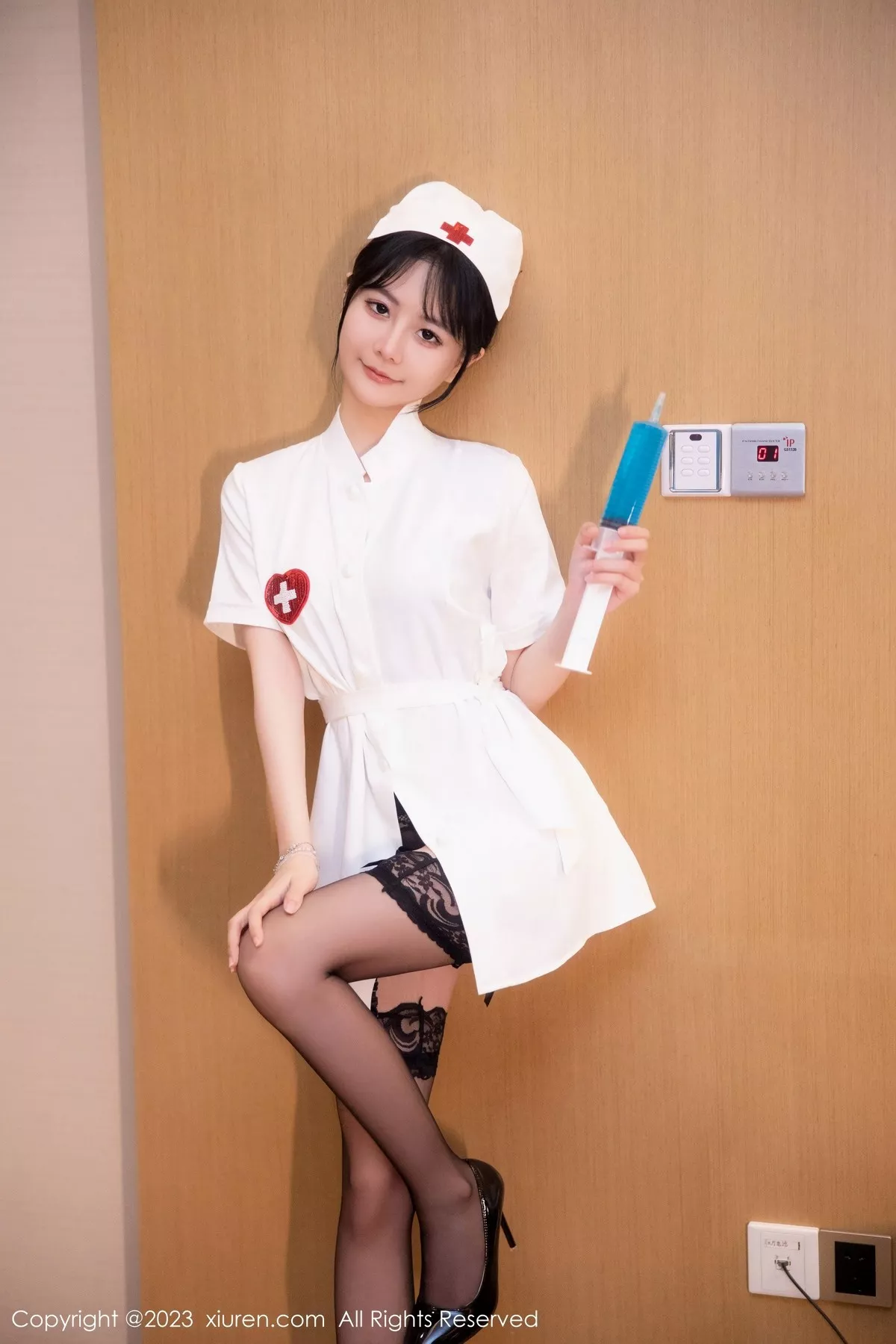 秀人集.com_[XiuRen秀人网]No.6525_模特谢小蒽半脱护士服露黑色蕾丝情趣内衣秀惹火身材诱惑写真91P
