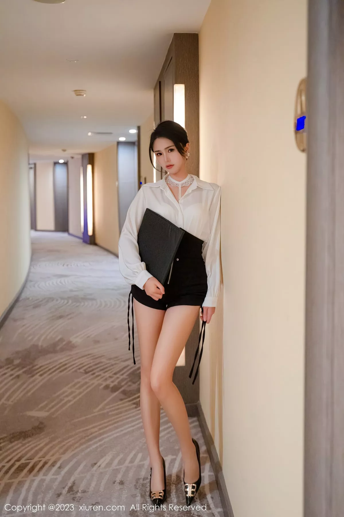 秀人集.com_[XiuRen秀人网]No.6520_模特艾希儿性感白T配黑短裙露白色蕾丝内衣秀曼妙身姿诱惑写真76P