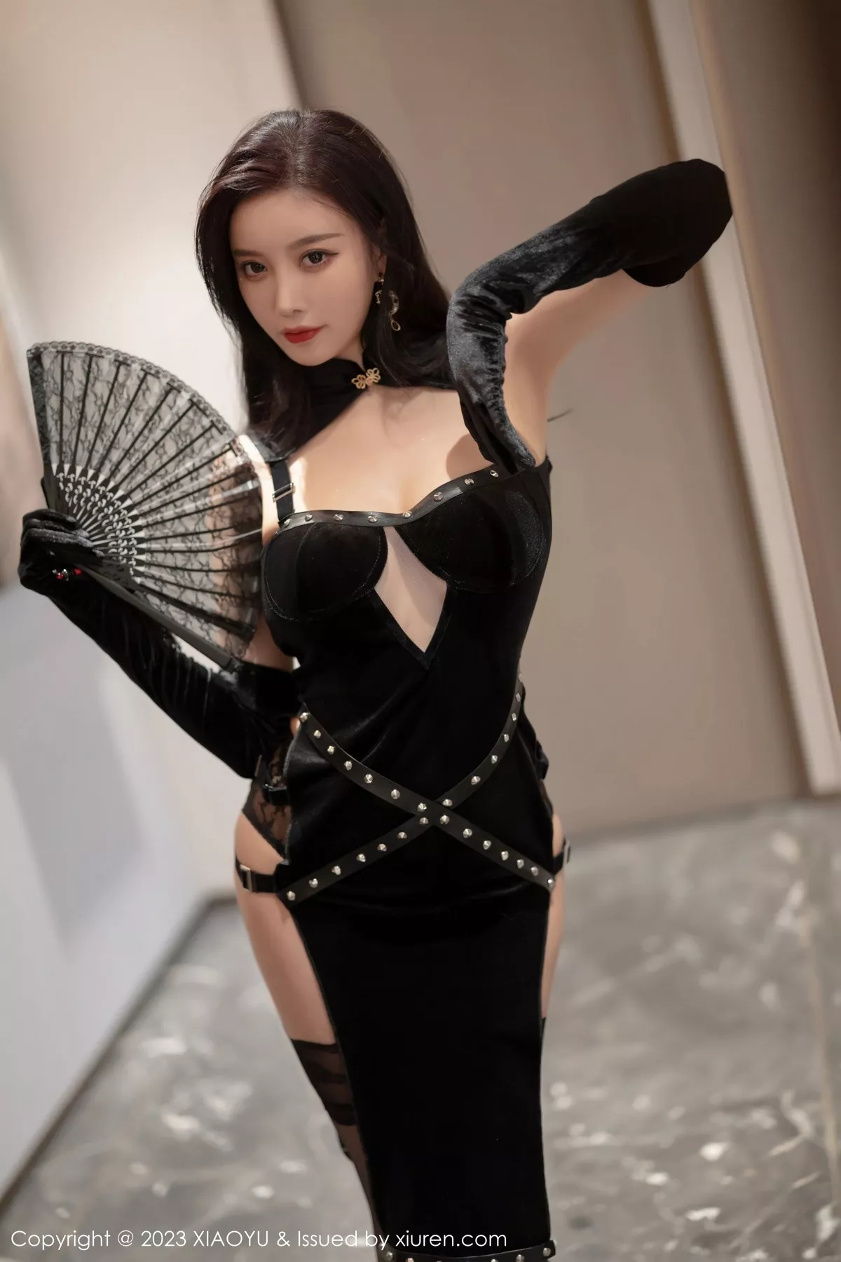 秀人集.com_[XiaoYu画语界]Vol.1002_女神杨晨晨Yome性感黑色情趣服配黑丝吊袜秀完美身材诱惑写真82P