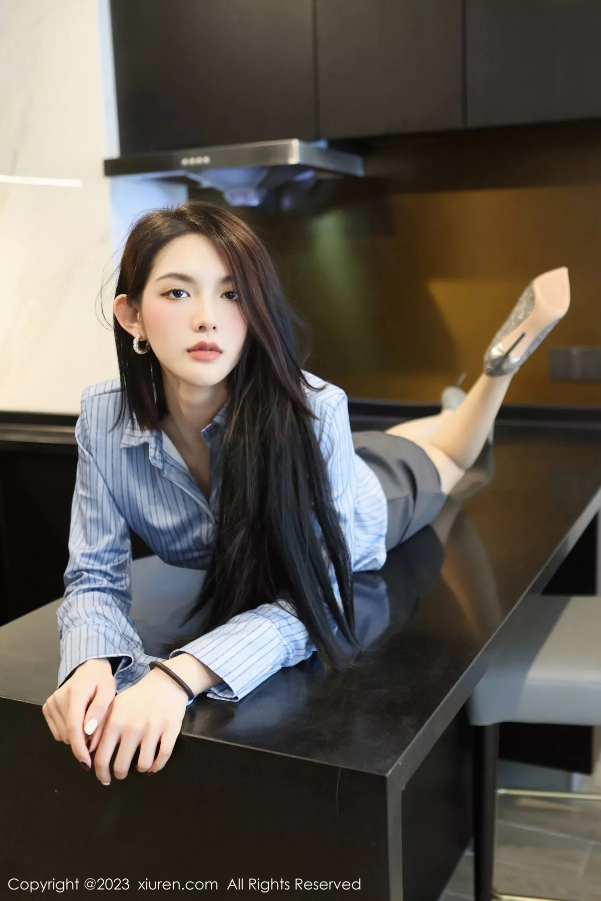 秀人集.com_[XiuRen秀人网]No.6538_模特乔一一性感淡蓝条纹上衣配灰短裙露蕾丝内衣迷人诱惑写真77P