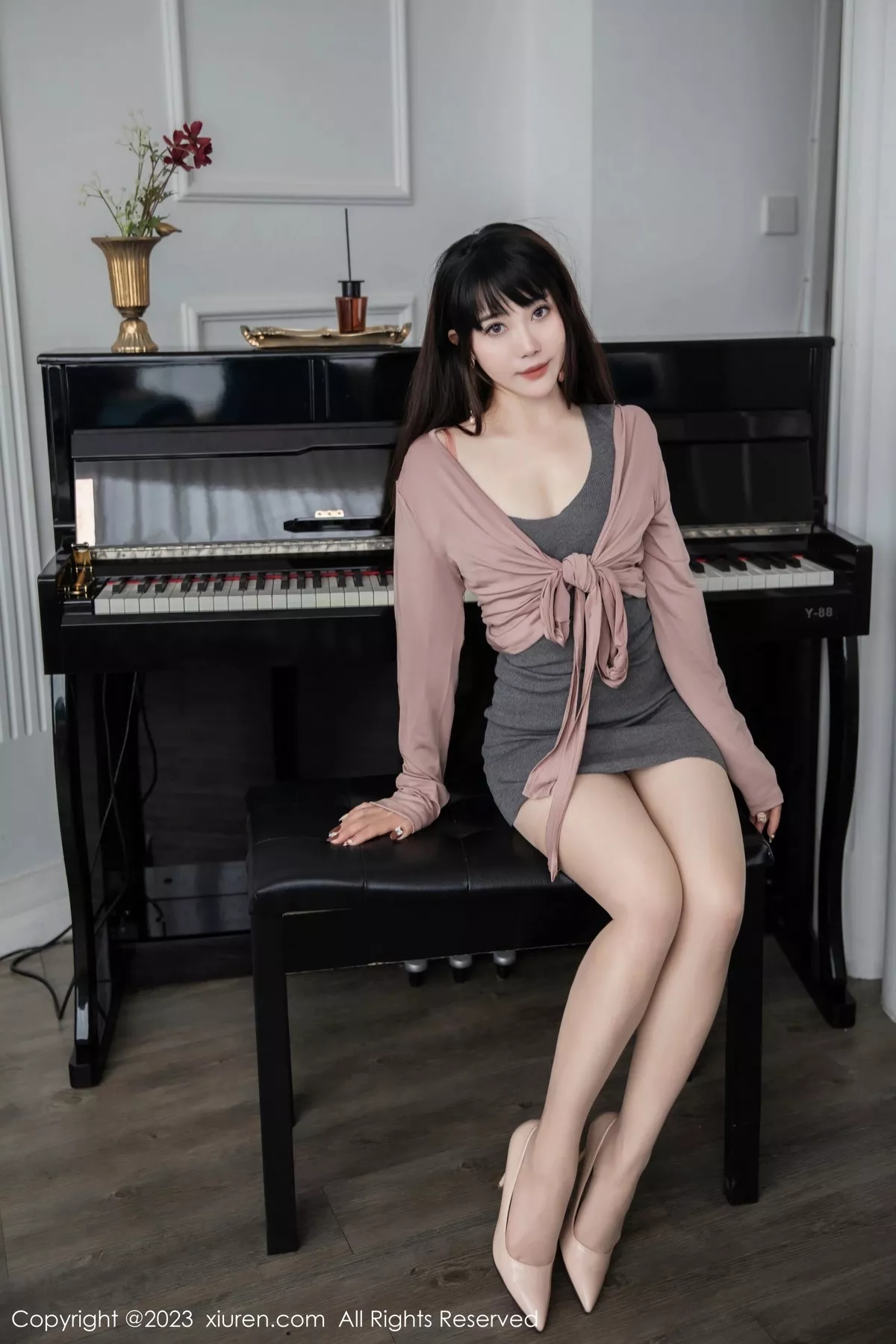 秀人集.com_[XiuRen秀人网]No.6532_模特严利娅Yuliya钢琴师角色灰色连身短裙秀曼妙身姿诱惑写真72P