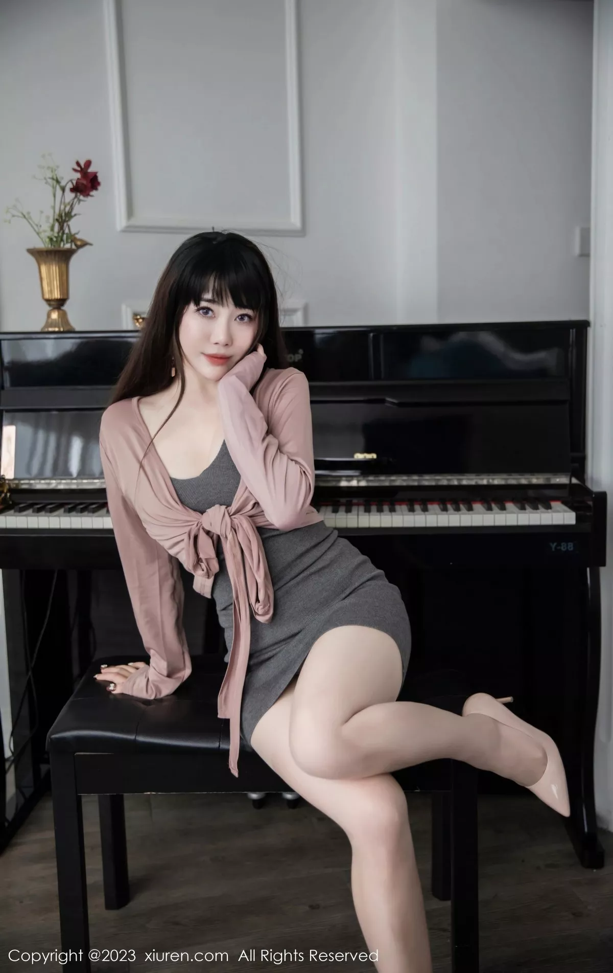 秀人集.com_[XiuRen秀人网]No.6532_模特严利娅Yuliya钢琴师角色灰色连身短裙秀曼妙身姿诱惑写真72P