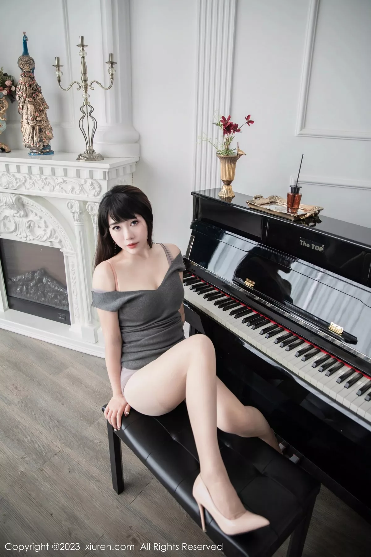 秀人集.com_[XiuRen秀人网]No.6532_模特严利娅Yuliya钢琴师角色灰色连身短裙秀曼妙身姿诱惑写真72P