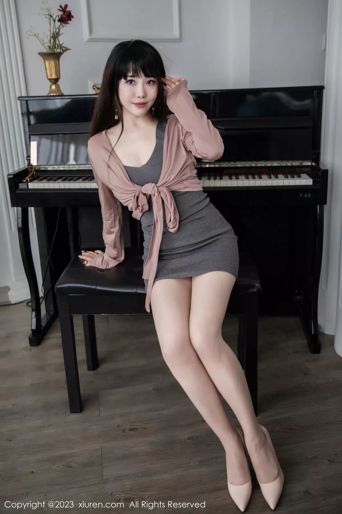 秀人集.com_[XiuRen秀人网]No.6532_模特严利娅Yuliya钢琴师角色灰色连身短裙秀曼妙身姿诱惑写真72P