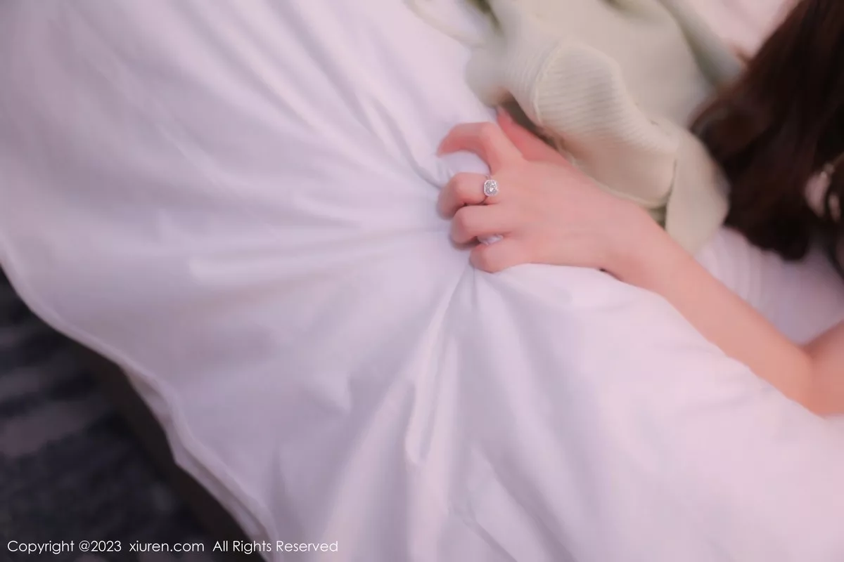 秀人集.com_[XiuRen秀人网]No.6544_模特雨儿1494性感白色连身长裙露黑色内衣秀丰腴身材诱惑写真85P