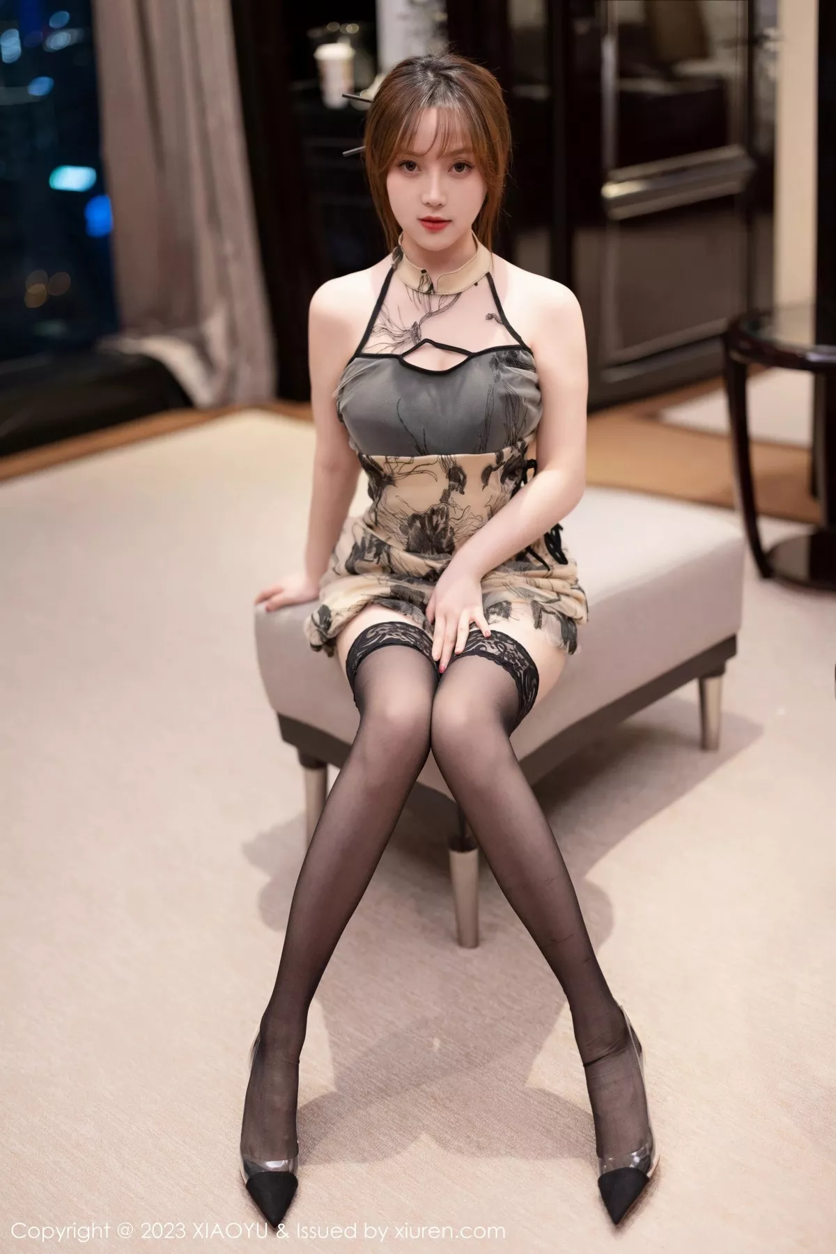 秀人集.com_[XiaoYu画语界]Vol.1004_模特豆瓣酱脱连身长裙露性感黑色蕾丝内衣配黑丝吊袜诱惑写真84P