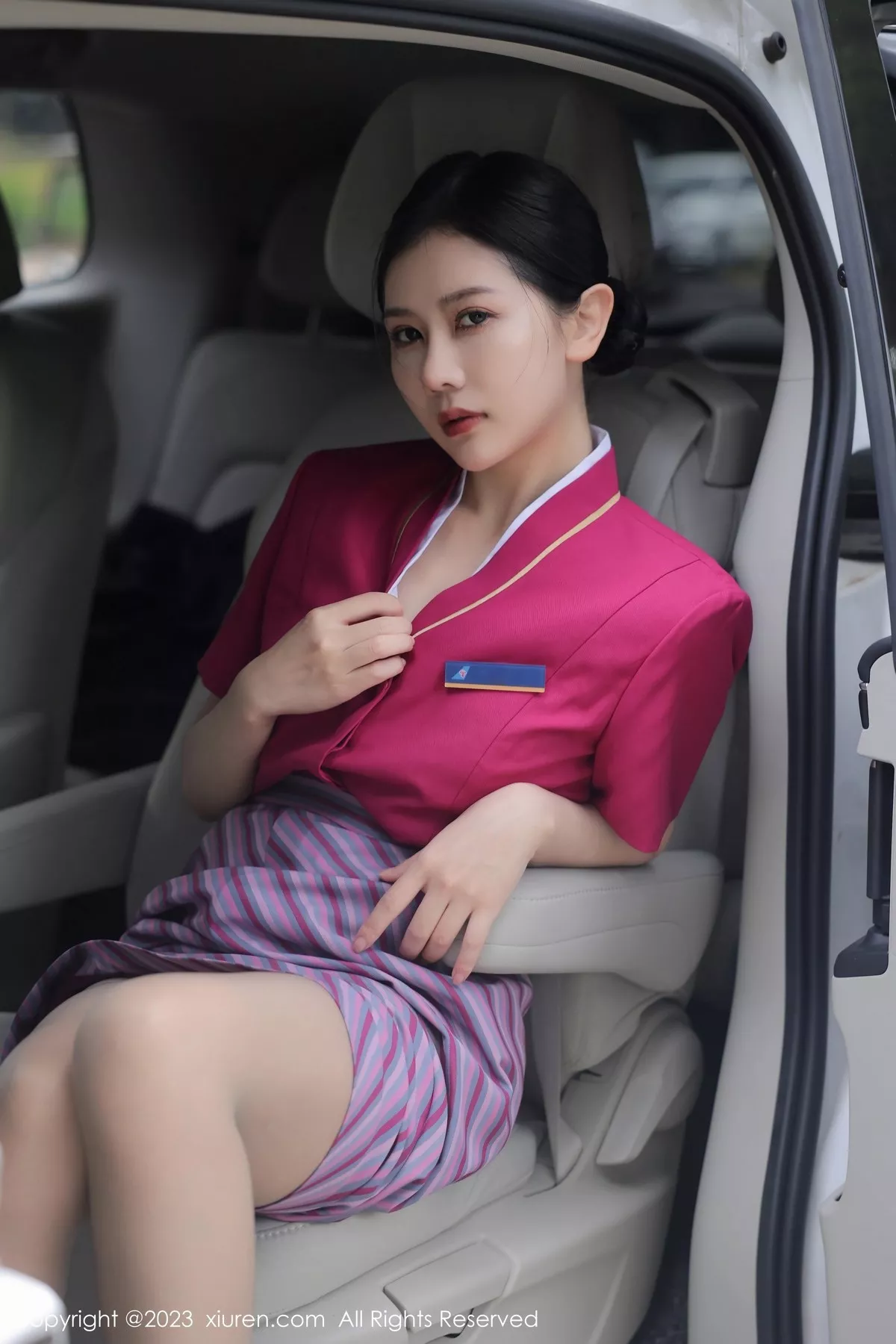 秀人集.com_[XiuRen秀人网]No.6561_模特尹甜甜脱性感空姐制服露黑色蕾丝内衣配超薄肉丝诱惑写真57P