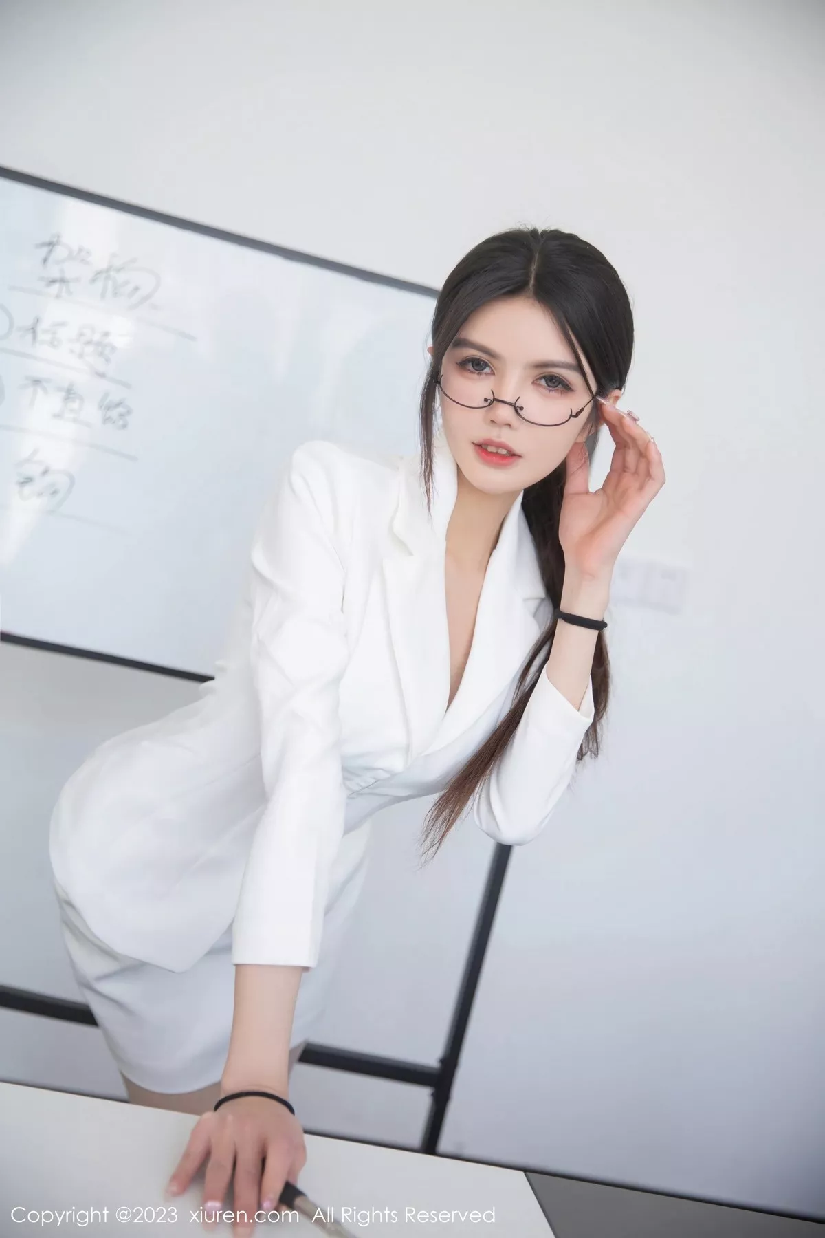 秀人集.com_[XiuRen秀人网]No.6563_模特媛媛酱belle性感OL露绿灰色蕾丝内衣配白丝袜完美诱惑写真82P