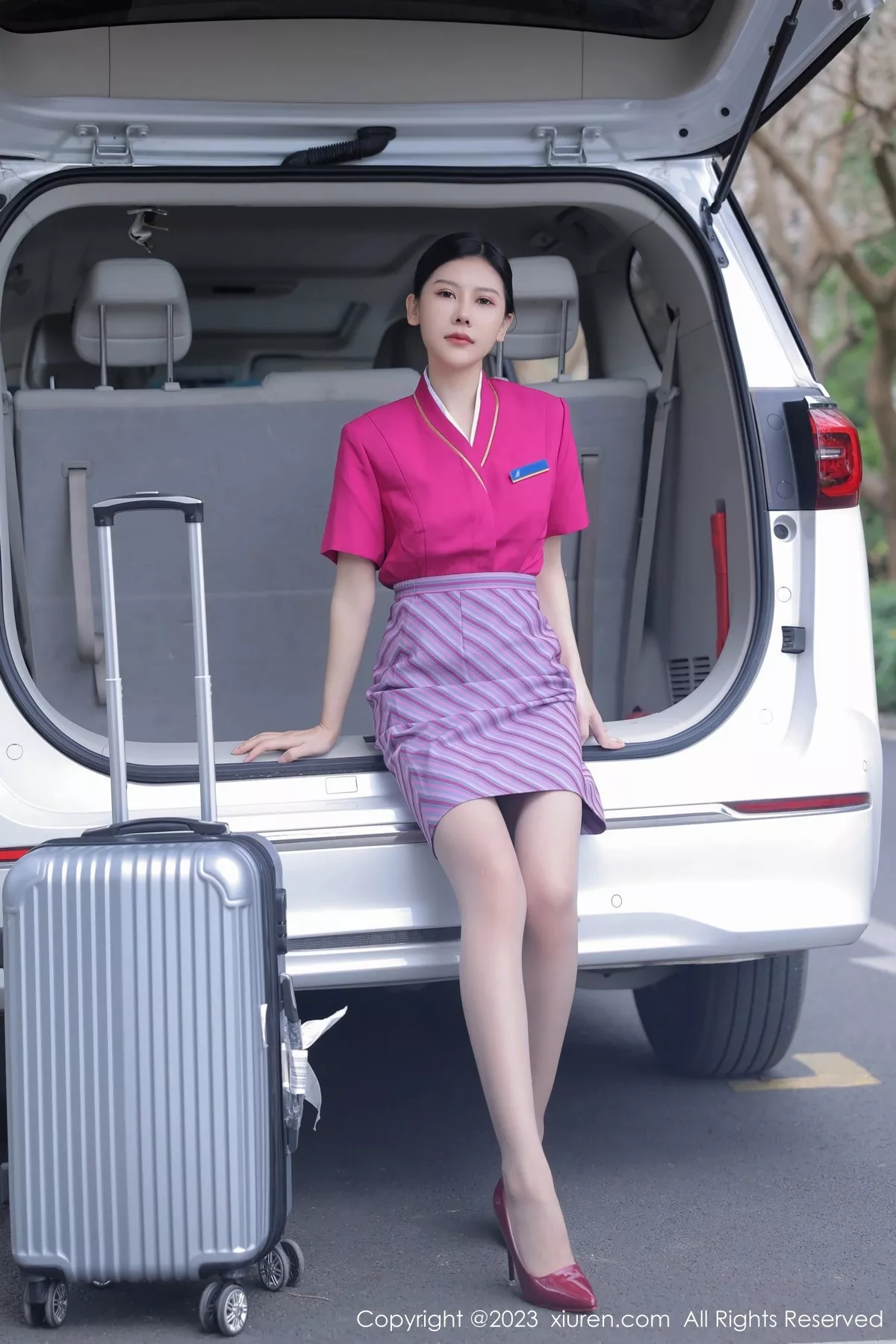 秀人集.com_[XiuRen秀人网]No.6561_模特尹甜甜脱性感空姐制服露黑色蕾丝内衣配超薄肉丝诱惑写真57P