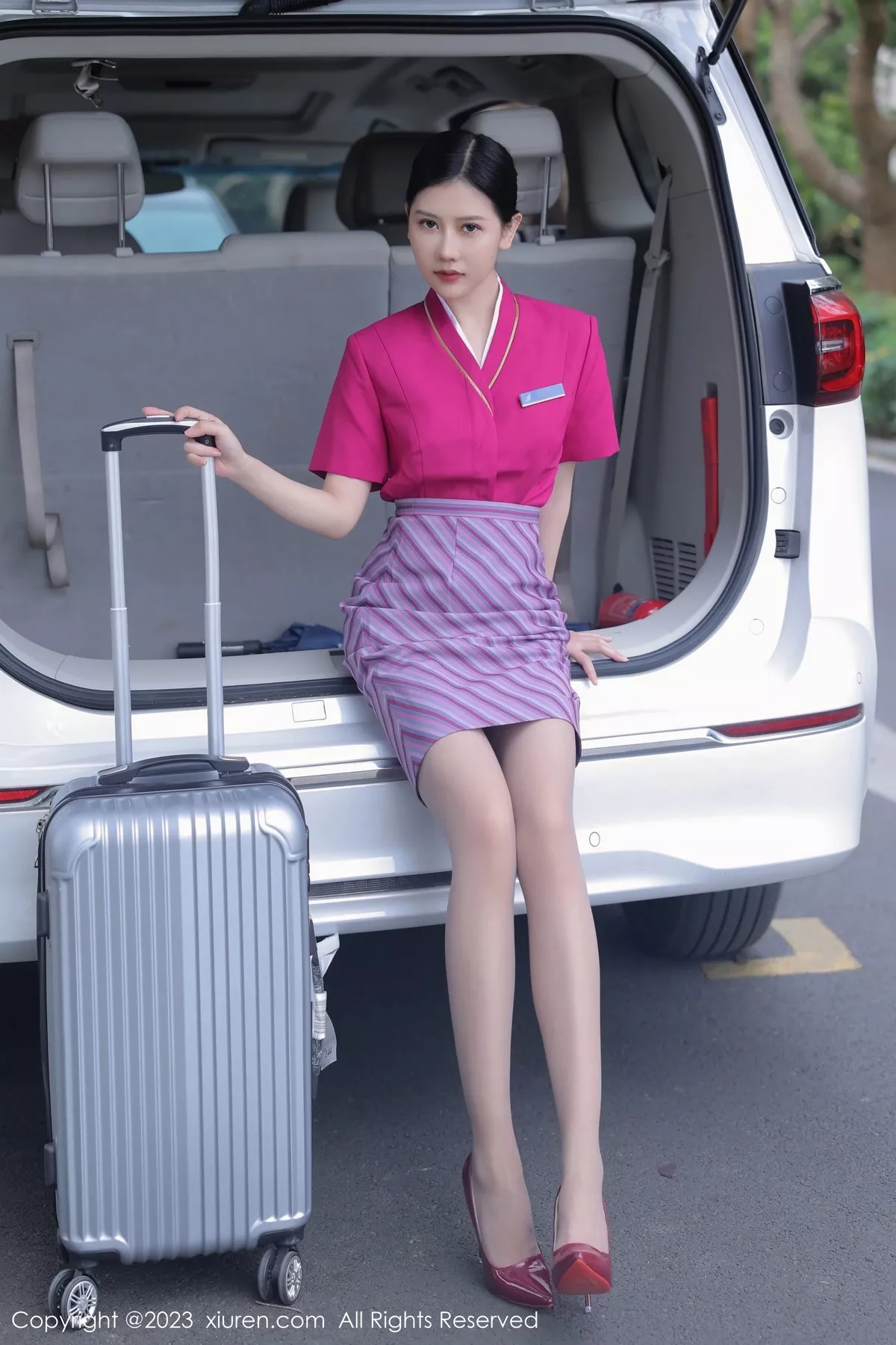 秀人集.com_[XiuRen秀人网]No.6561_模特尹甜甜脱性感空姐制服露黑色蕾丝内衣配超薄肉丝诱惑写真57P