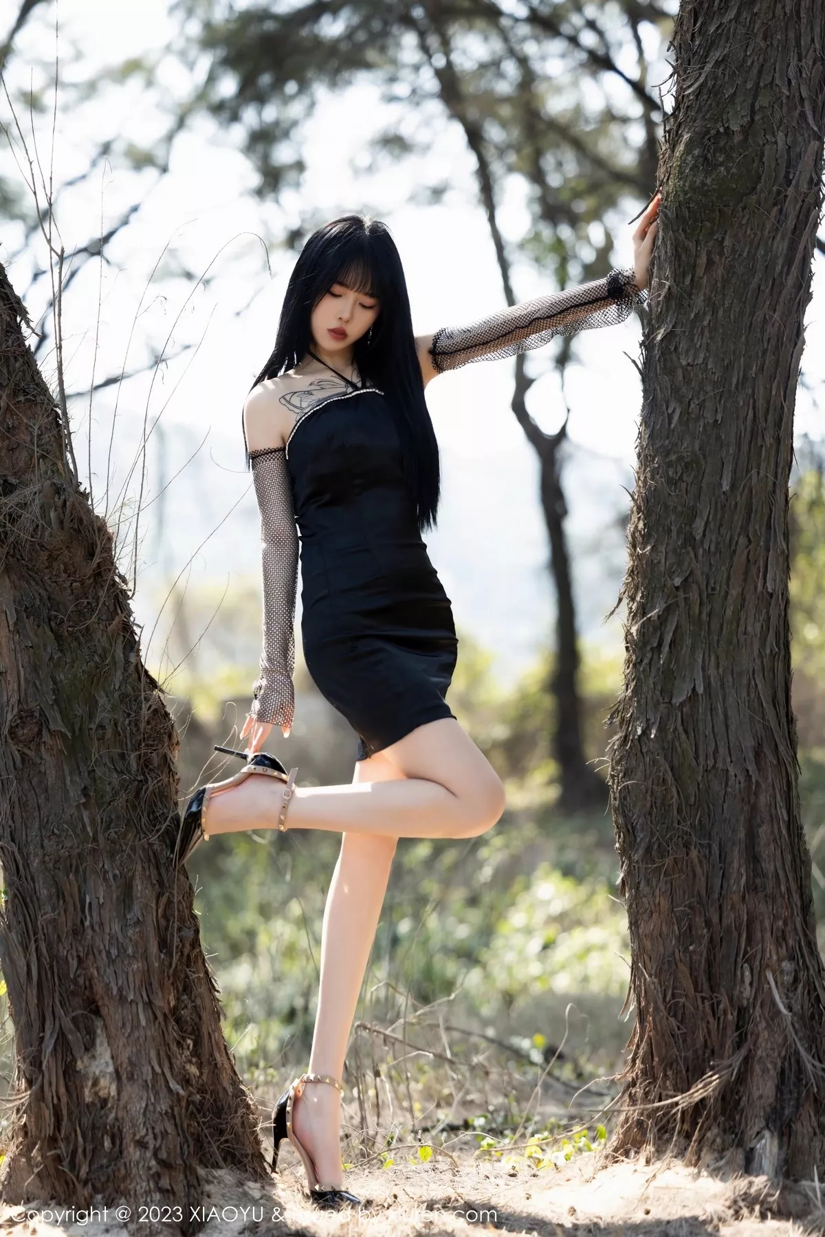 秀人集.com_[XiaoYu画语界]Vol.1006_模特奶瓶黑色连身短裙+性感蓝色蕾丝内衣秀曼妙身姿诱惑写真103P