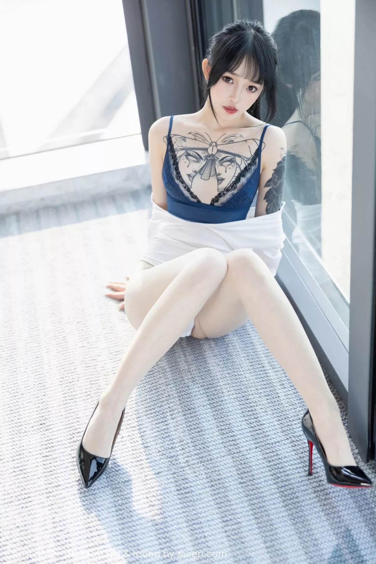 秀人集.com_[XiaoYu画语界]Vol.1006_模特奶瓶黑色连身短裙+性感蓝色蕾丝内衣秀曼妙身姿诱惑写真103P