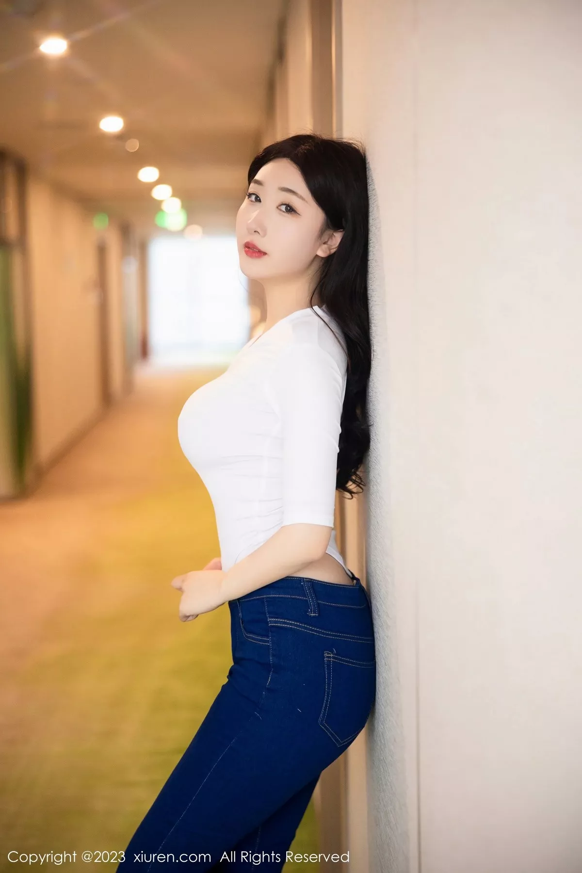 秀人集.com_[XiuRen秀人网]No.6570_模特江真真白色上衣配牛仔裤露超薄无内肉丝秀翘臀诱惑写真83P