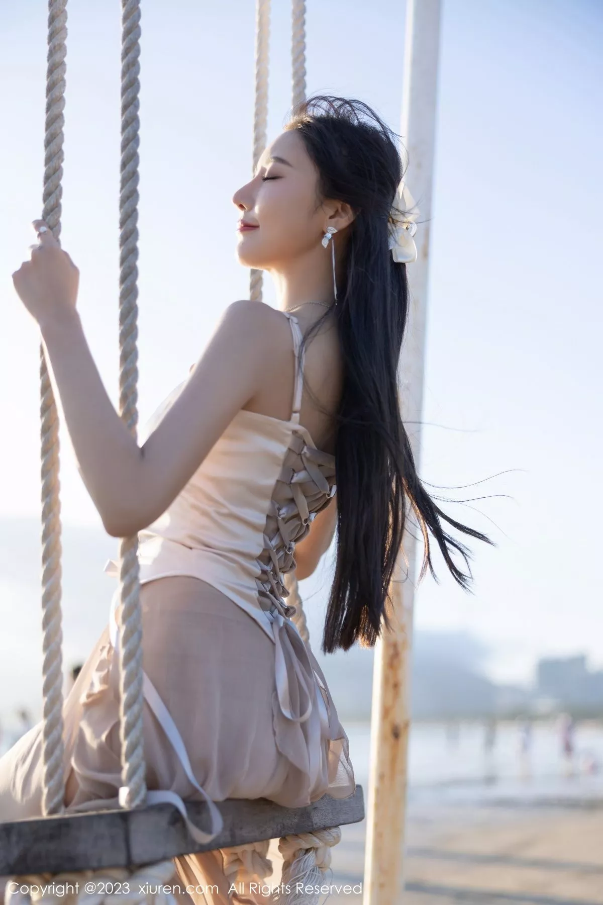 秀人集.com_[XiuRen秀人网]No.6581_女神王馨瑶yanni浅暖吊带长裙配肉色蕾丝袜秀完美身材诱惑写真82P