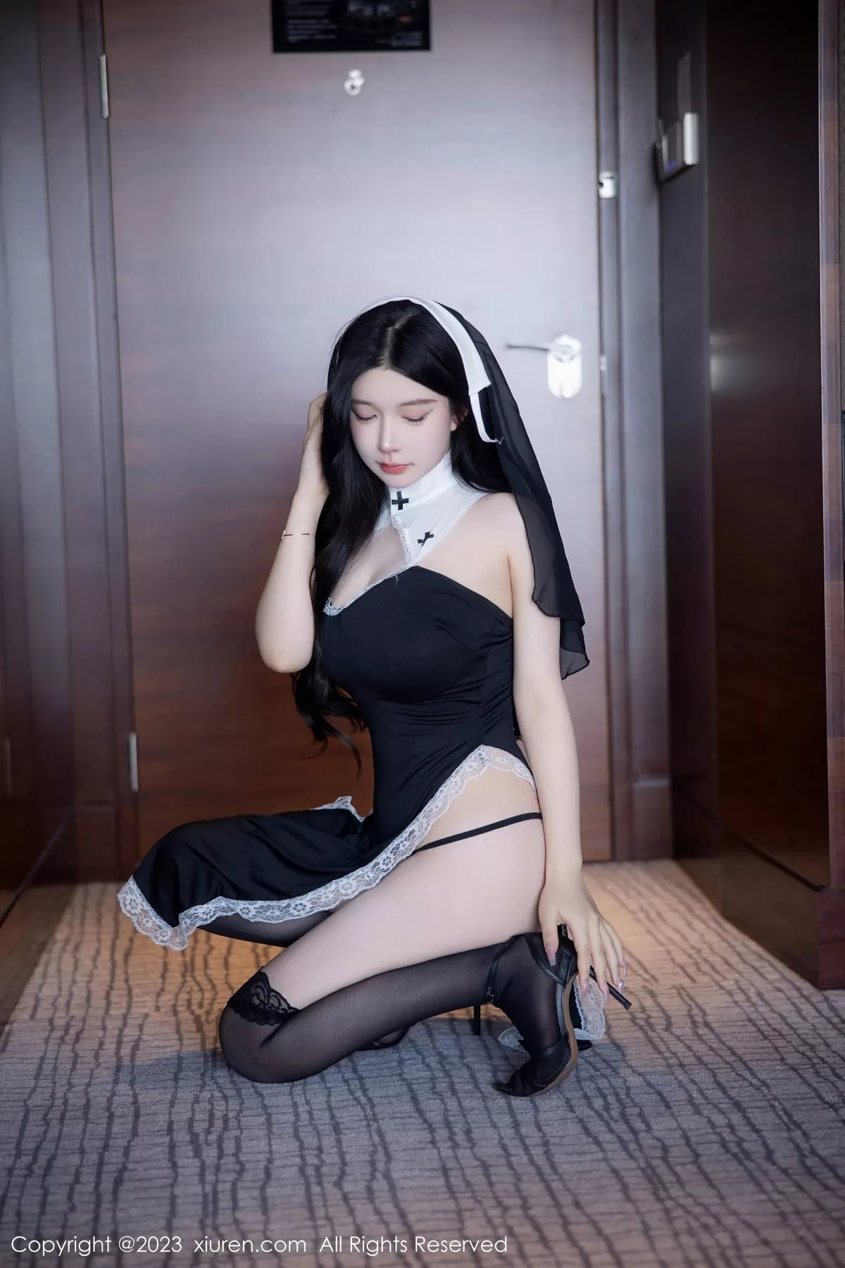 秀人集.com_[XiuRen秀人网]No.6577_模特林珊珊性感黑色修女服配超薄黑丝半脱秀曼妙身姿诱惑写真86P