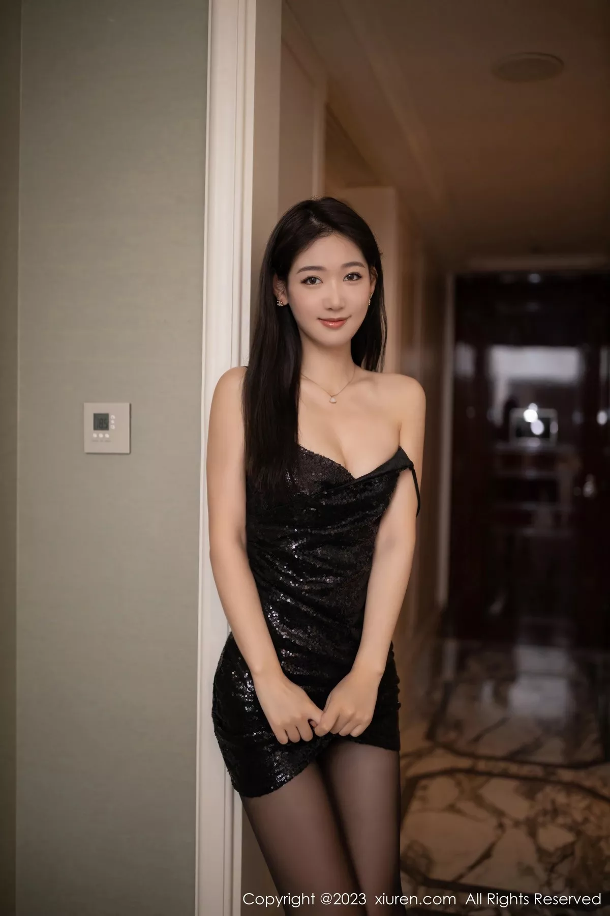 秀人集.com_[XiuRen秀人网]No.6586_模特唐安琪性感黑色吊带裙配超薄无内黑丝秀柔美身姿诱惑写真80P