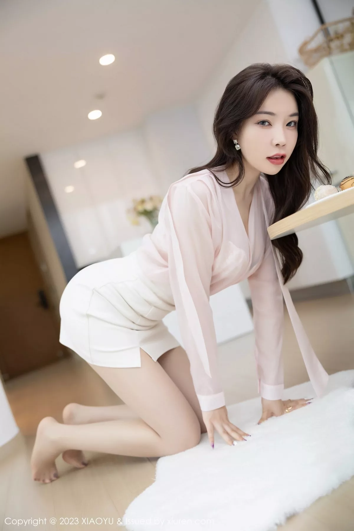 秀人集.com_[XiaoYu画语界]Vol.1009_女神徐莉芝Booty粉色衬衫露白色蕾丝内衣秀曼妙身姿迷人写真82P