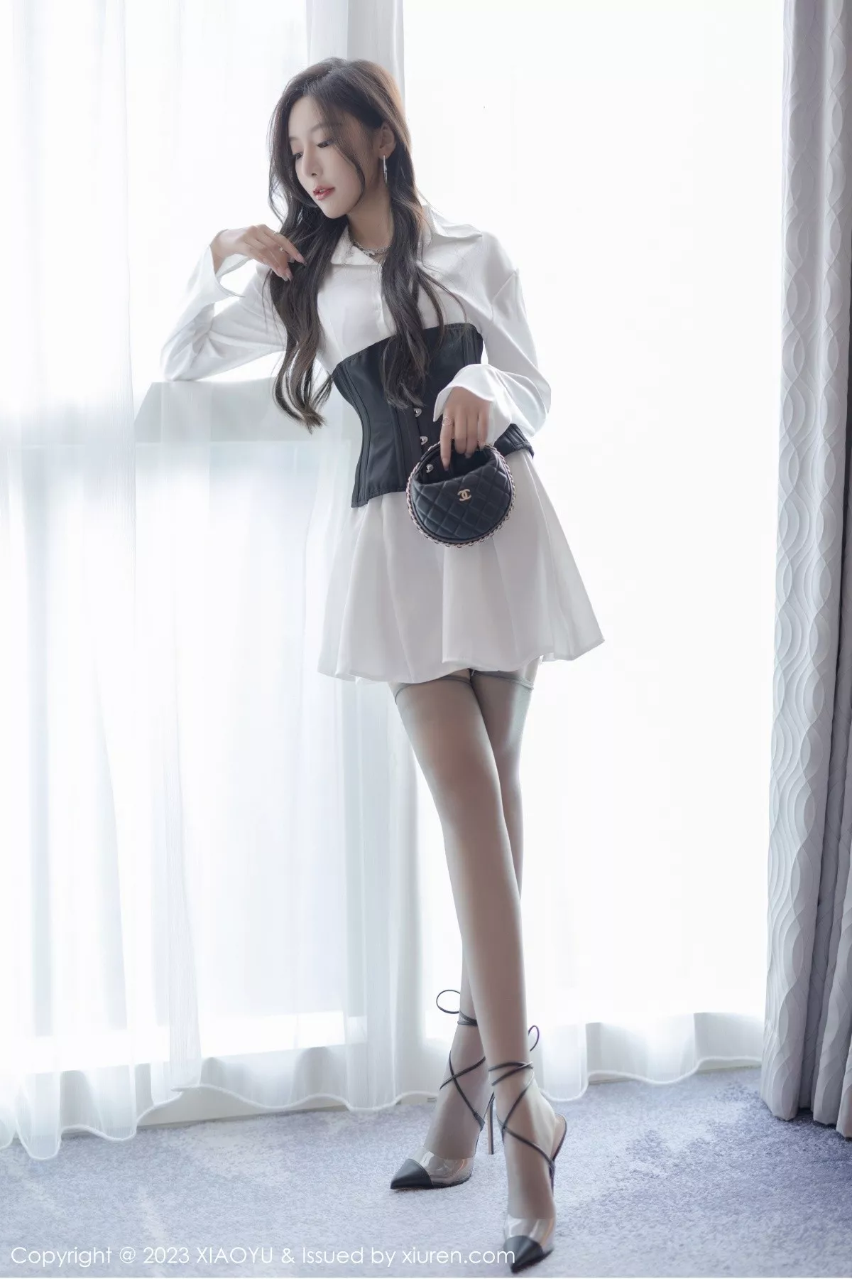 秀人集.com_[XiaoYu画语界]Vol.990_女神王馨瑶yanni脱时尚白色长款服露性感灰色内衣迷人诱惑写真82P