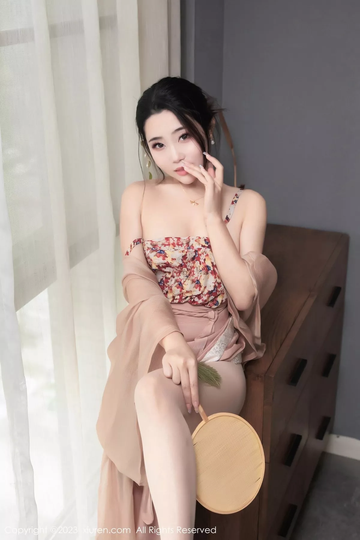 秀人集.com_[XiuRen秀人网]No.6457_模特严利娅Yuliya性感浅暖色古风汉服半撩秀曼妙身姿诱惑写真104P