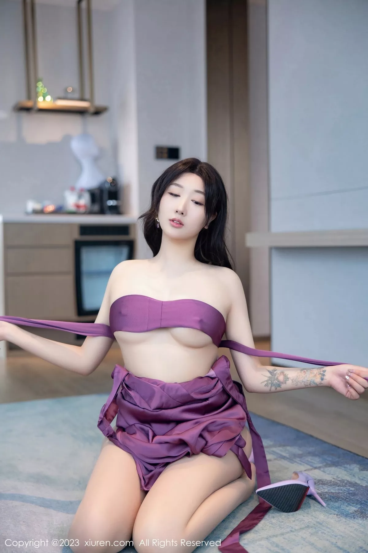 秀人集.com_[XiuRen秀人网]No.6462_模特江真真半脱紫色连衣长裙露性感白色蕾丝内衣迷人诱惑写真100P