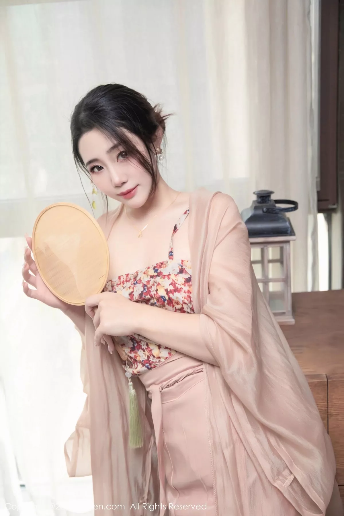 秀人集.com_[XiuRen秀人网]No.6457_模特严利娅Yuliya性感浅暖色古风汉服半撩秀曼妙身姿诱惑写真104P