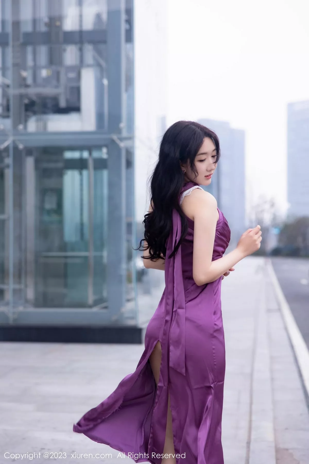 秀人集.com_[XiuRen秀人网]No.6462_模特江真真半脱紫色连衣长裙露性感白色蕾丝内衣迷人诱惑写真100P