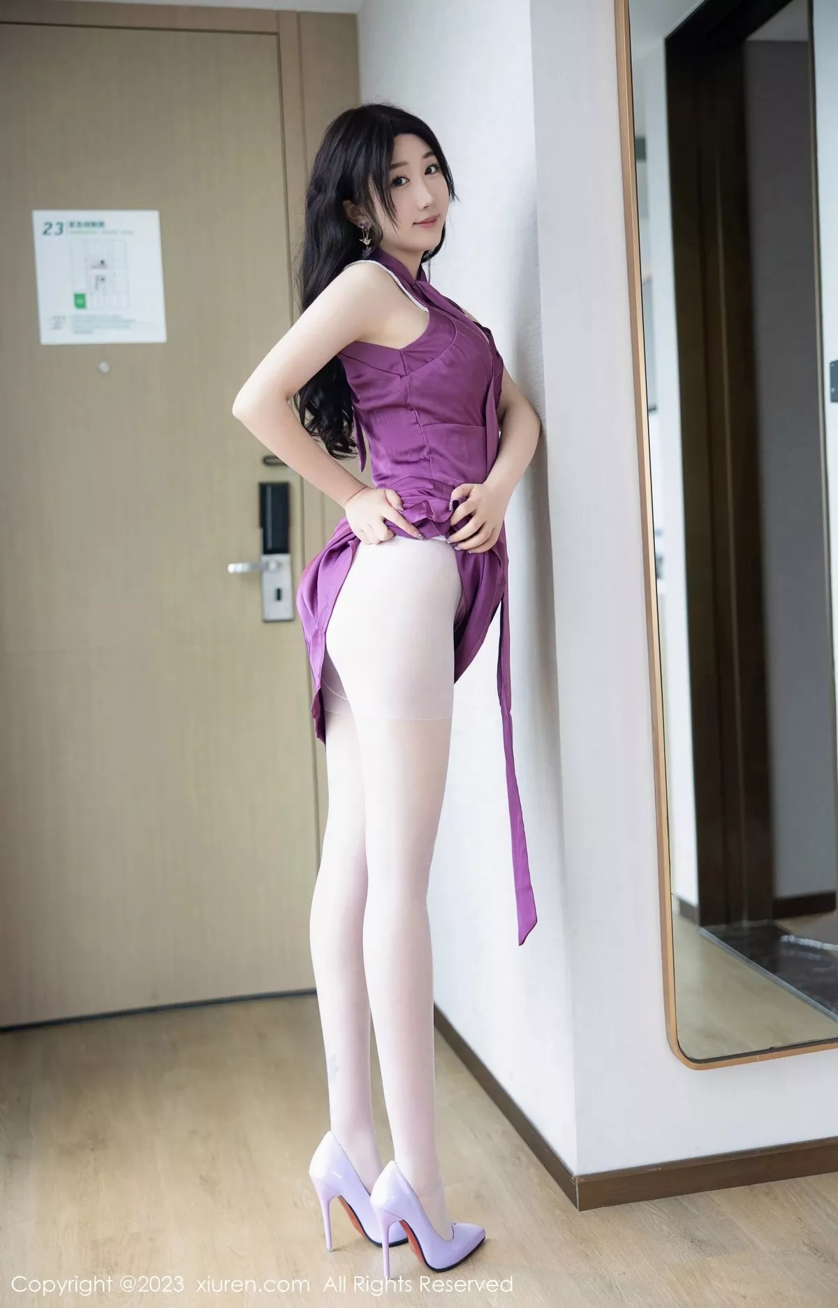 秀人集.com_[XiuRen秀人网]No.6462_模特江真真半脱紫色连衣长裙露性感白色蕾丝内衣迷人诱惑写真100P