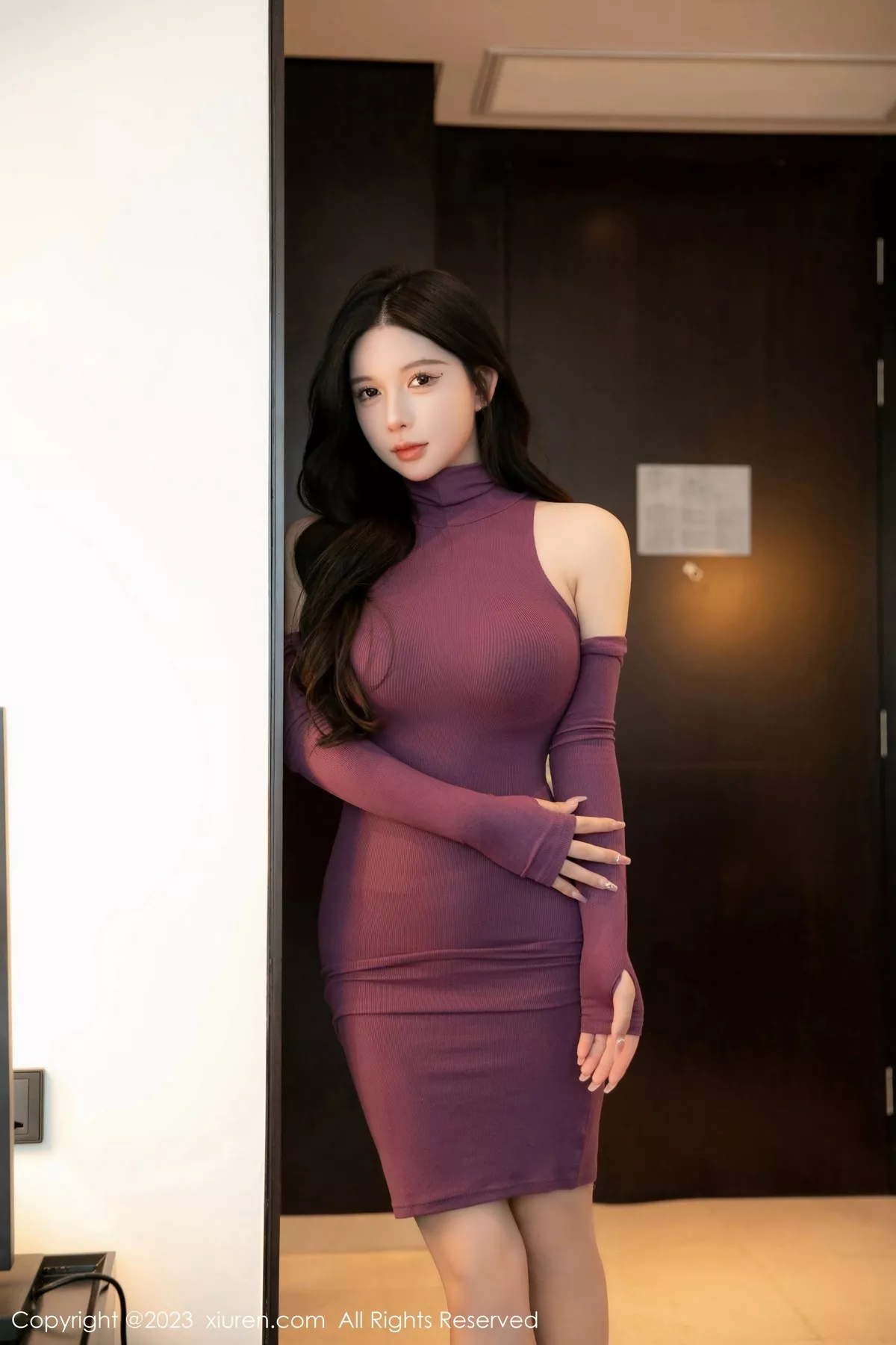 秀人集.com_[XiuRen秀人网]No.6469_模特林珊珊性感暗红色收身连衣裙露红色轻透内衣完美诱惑写真100P