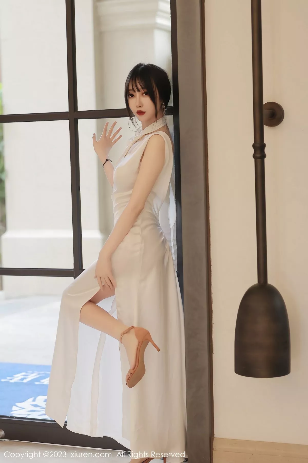 秀人集.com_[XiuRen秀人网]No.6466_模特玥儿玥er性感白色长礼裙真空半脱秀惹火身材撩人诱惑写真57P