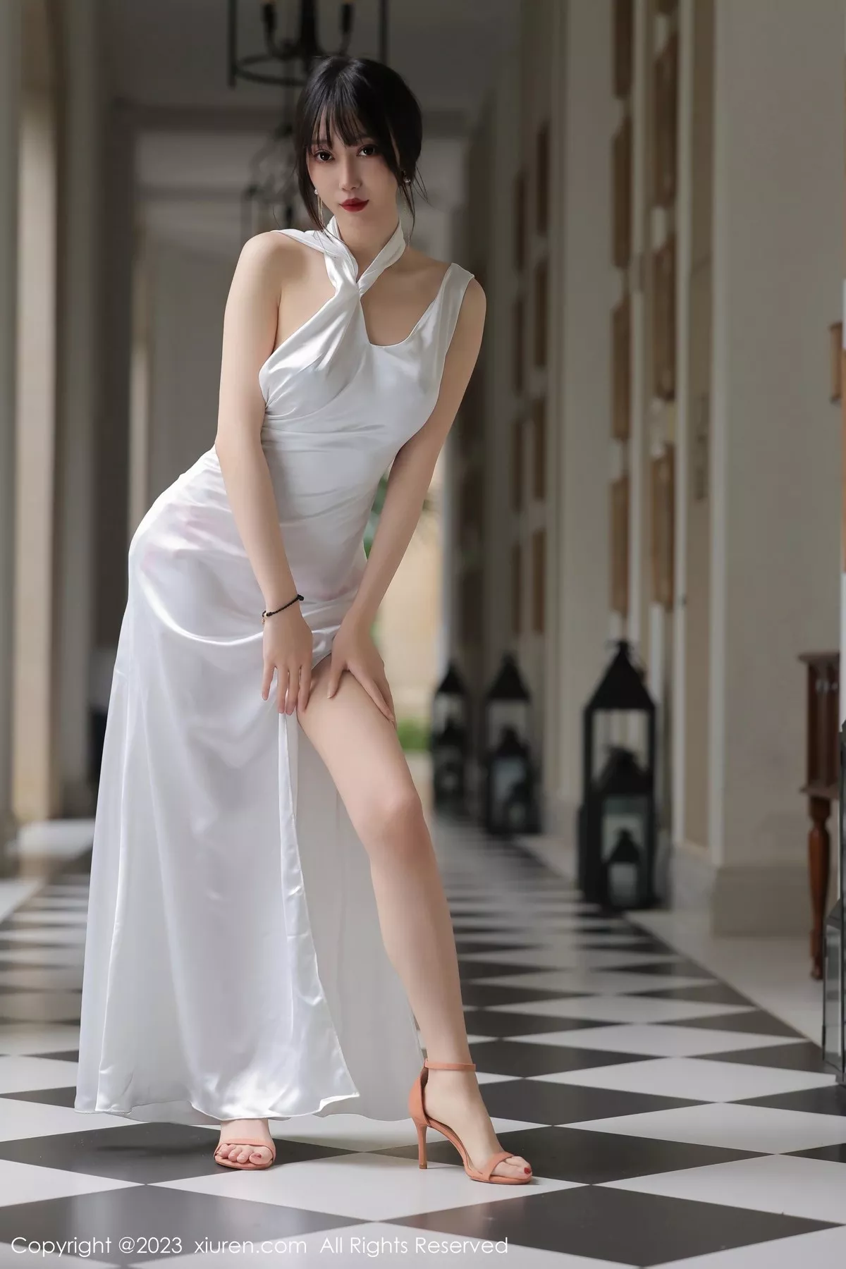 秀人集.com_[XiuRen秀人网]No.6466_模特玥儿玥er性感白色长礼裙真空半脱秀惹火身材撩人诱惑写真57P
