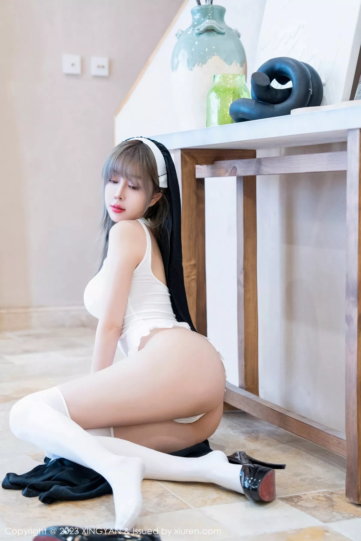 秀人集.com_[XINGYAN星颜社]VOL.187_女神王雨纯半脱修女服饰露白色轻透上衣配白丝袜完美诱惑写真75P