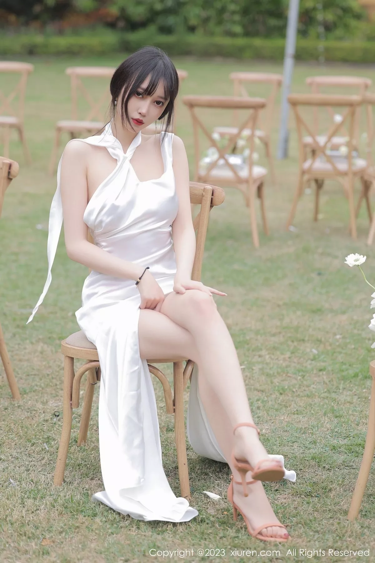 秀人集.com_[XiuRen秀人网]No.6466_模特玥儿玥er性感白色长礼裙真空半脱秀惹火身材撩人诱惑写真57P