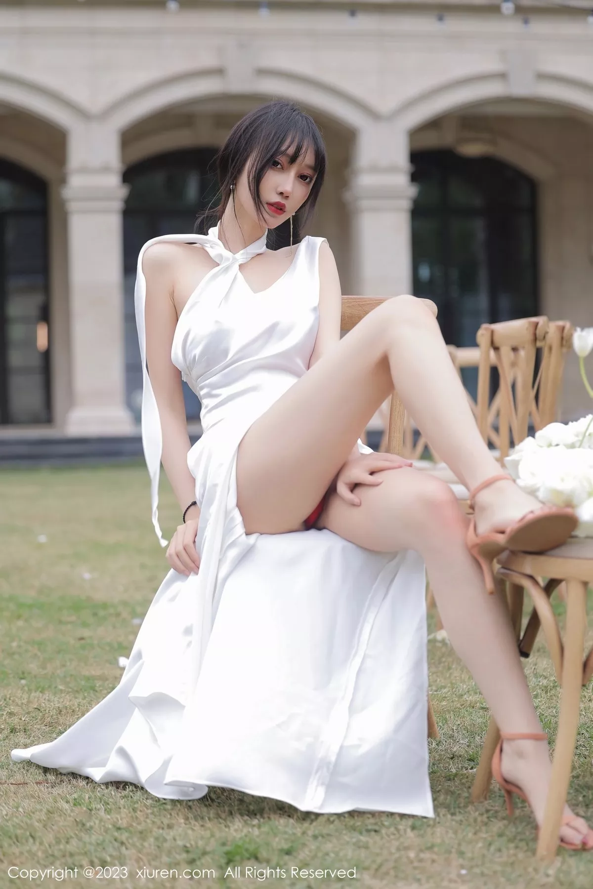 秀人集.com_[XiuRen秀人网]No.6466_模特玥儿玥er性感白色长礼裙真空半脱秀惹火身材撩人诱惑写真57P