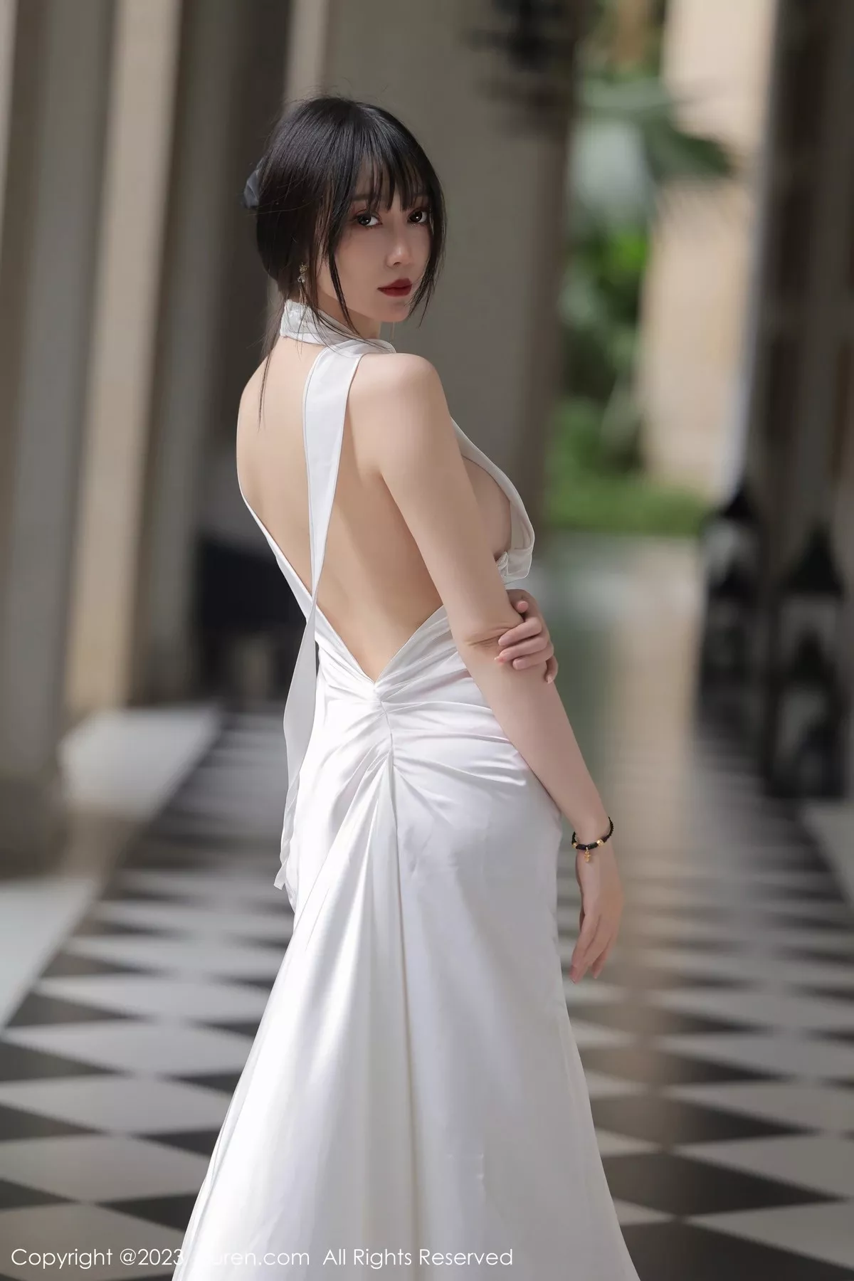 秀人集.com_[XiuRen秀人网]No.6466_模特玥儿玥er性感白色长礼裙真空半脱秀惹火身材撩人诱惑写真57P