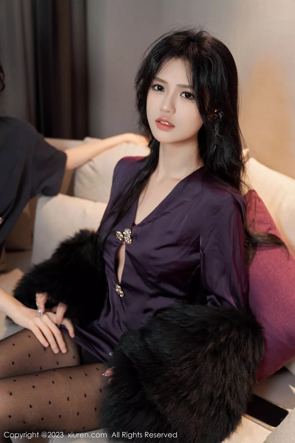 秀人集.com_[XiuRen秀人网]No.6649_模特浅浅Danny私房性感紫色服配黑丝裤袜秀曼妙身姿诱惑写真101P