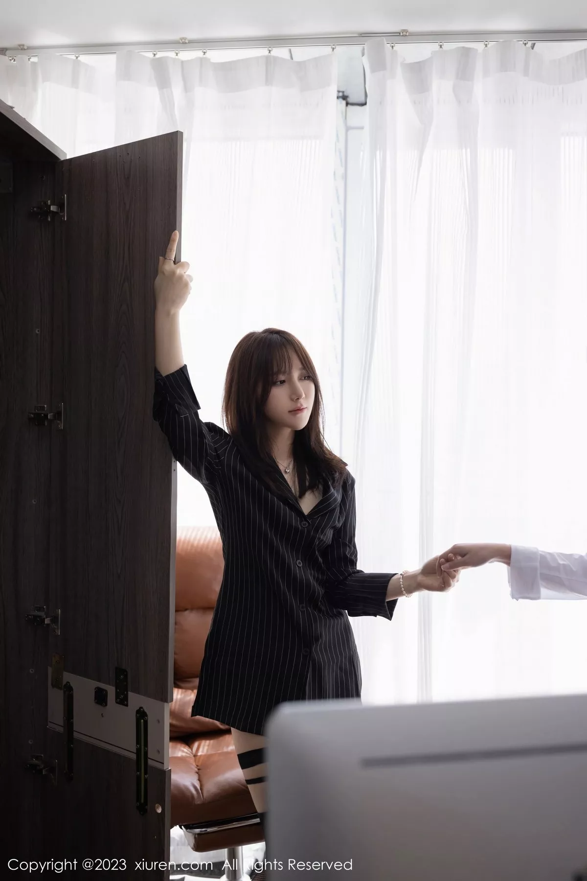 秀人集.com_[XiuRen秀人网]No.6664_模特鱼子酱Fish办公室场景黑色情趣服饰配超薄黑丝极致魅惑写真81P