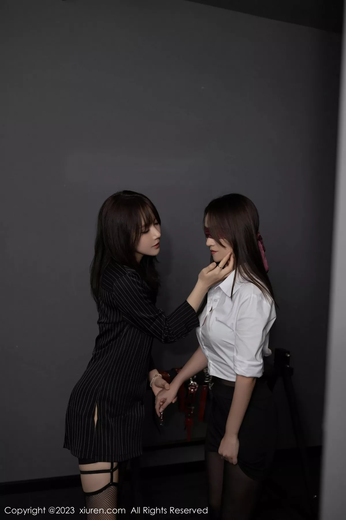 秀人集.com_[XiuRen秀人网]No.6664_模特鱼子酱Fish办公室场景黑色情趣服饰配超薄黑丝极致魅惑写真81P