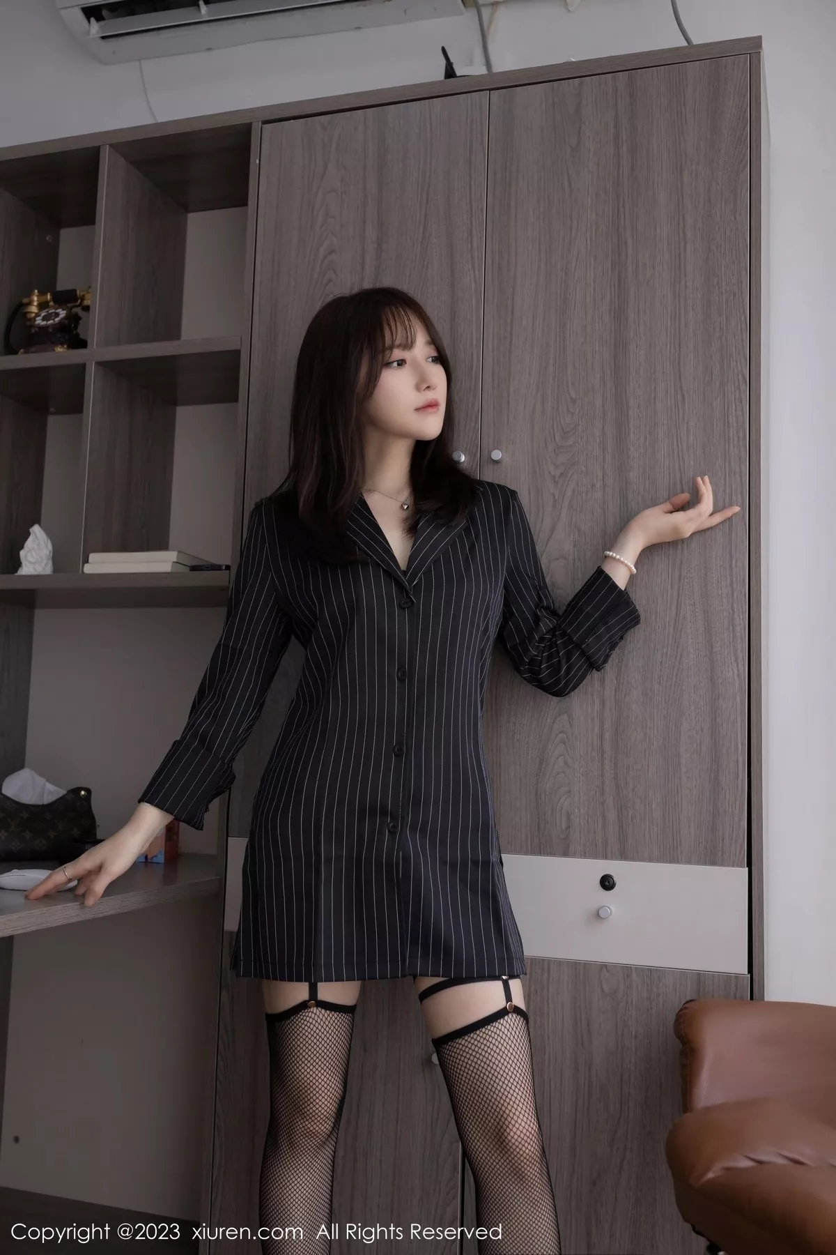 秀人集.com_[XiuRen秀人网]No.6664_模特鱼子酱Fish办公室场景黑色情趣服饰配超薄黑丝极致魅惑写真81P