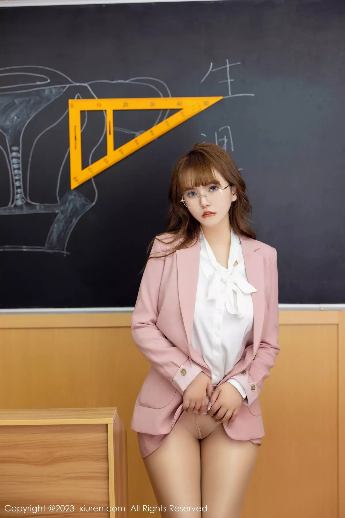 秀人集.com_[XiuRen秀人网]No.6655_模特张思允Nice性感粉色短裙套装配超薄肉丝秀翘臀美腿诱惑写真93P