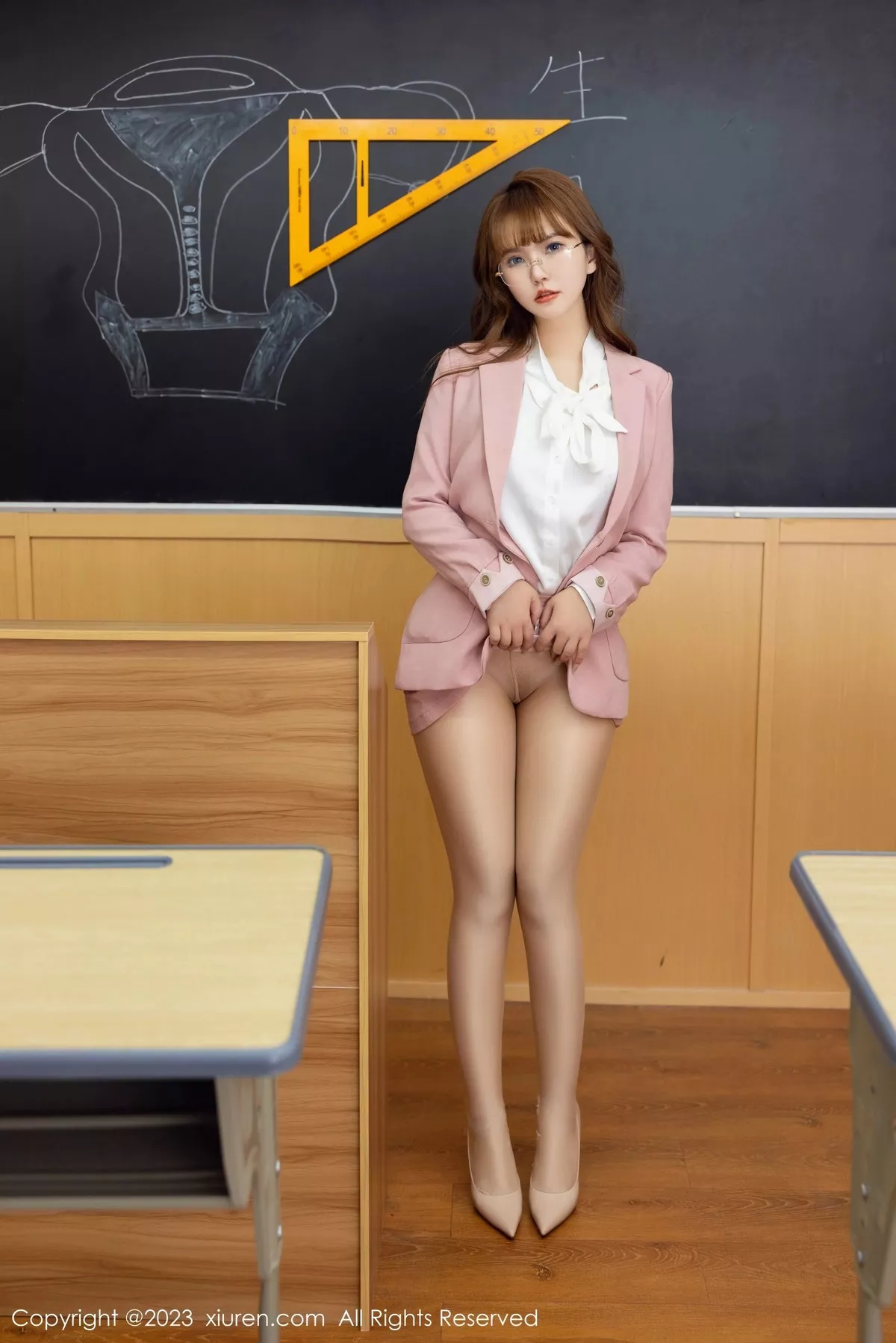 秀人集.com_[XiuRen秀人网]No.6655_模特张思允Nice性感粉色短裙套装配超薄肉丝秀翘臀美腿诱惑写真93P