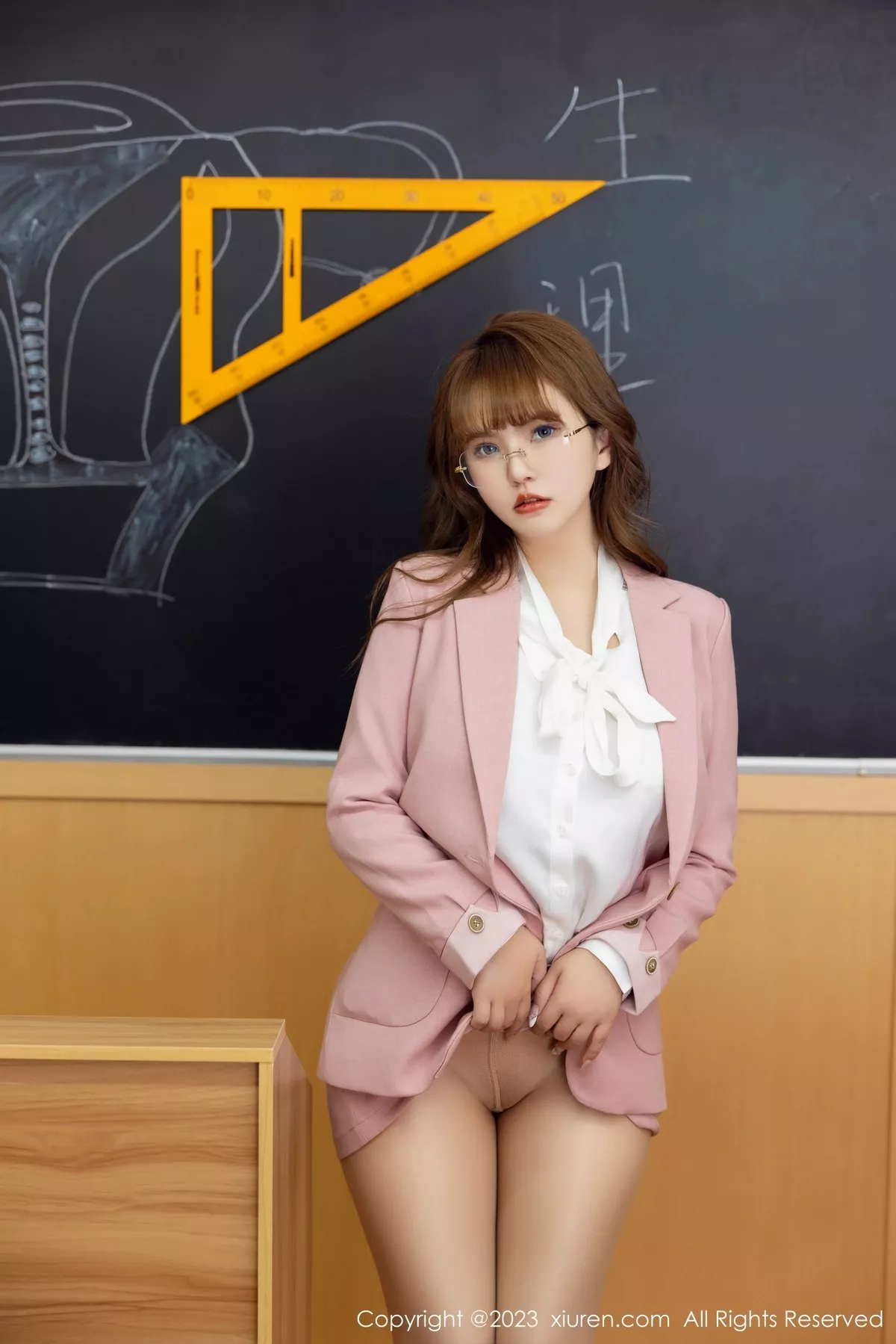 秀人集.com_[XiuRen秀人网]No.6655_模特张思允Nice性感粉色短裙套装配超薄肉丝秀翘臀美腿诱惑写真93P