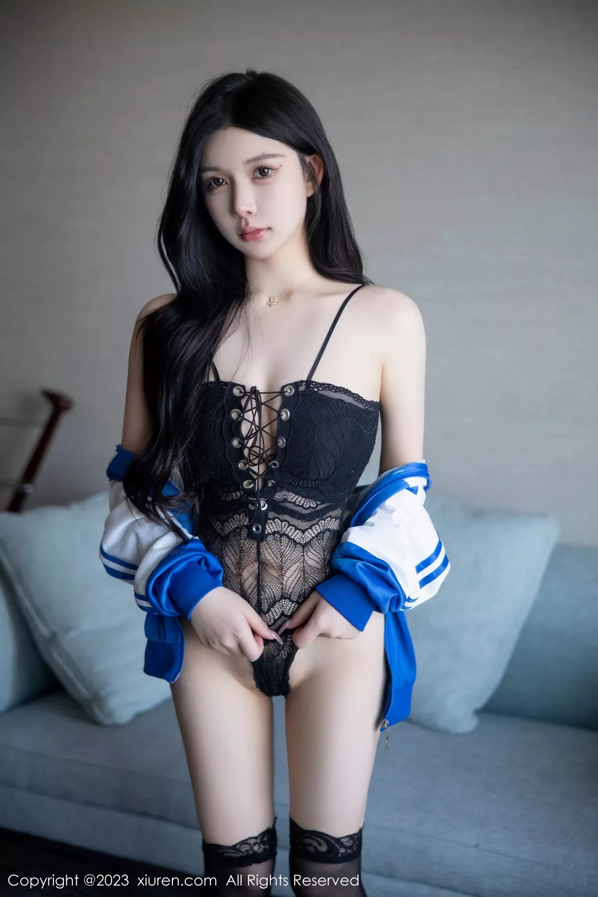 秀人集.com_[XiuRen秀人网]No.6660_模特林珊珊性感蓝色运动服露黑色情趣内衣秀惹火身材诱惑写真101P