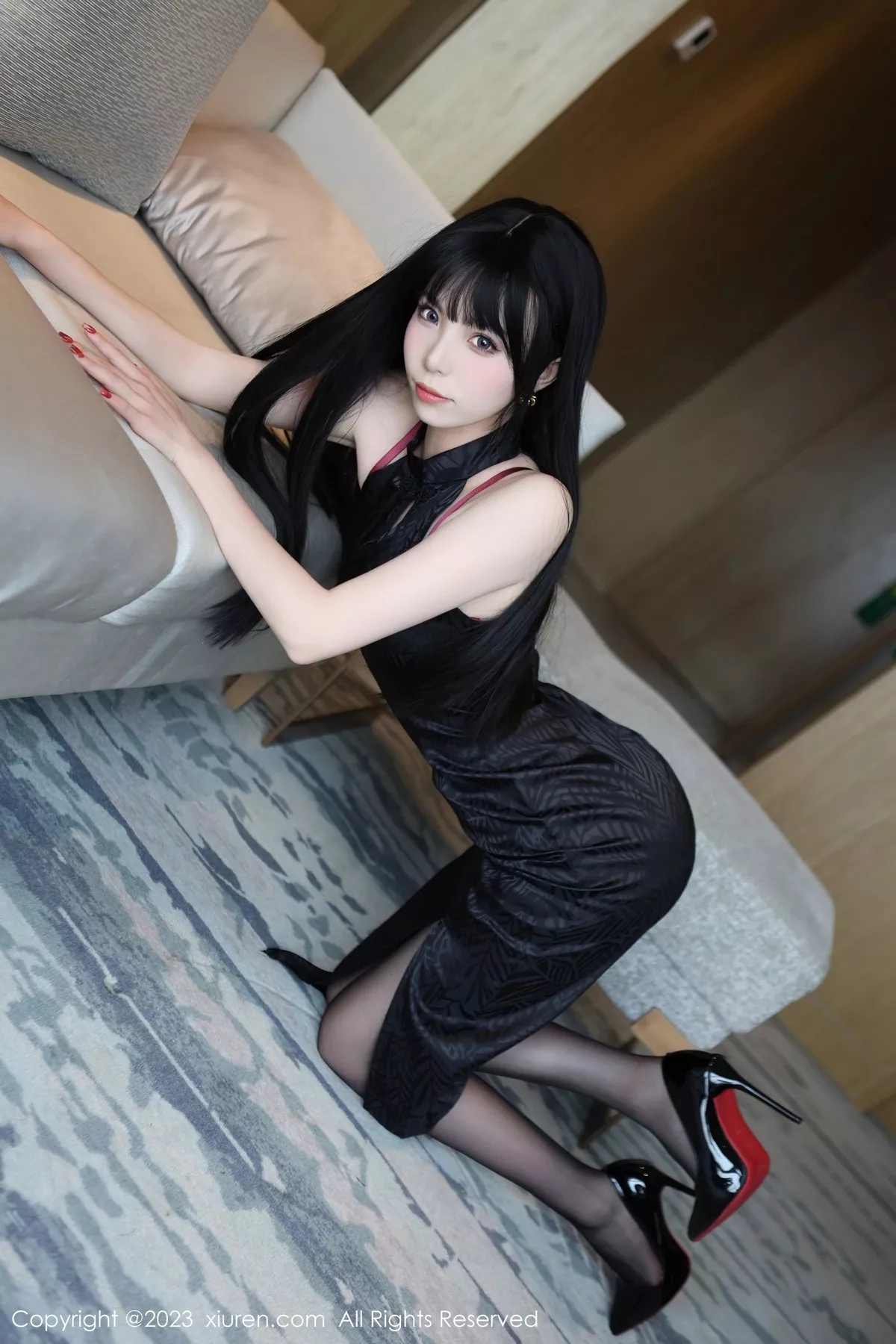 秀人集.com_[XiuRen秀人网]No.6666_模特江七七脱深色旗袍露性感暗红蕾丝内衣配开档黑丝诱惑写真86P