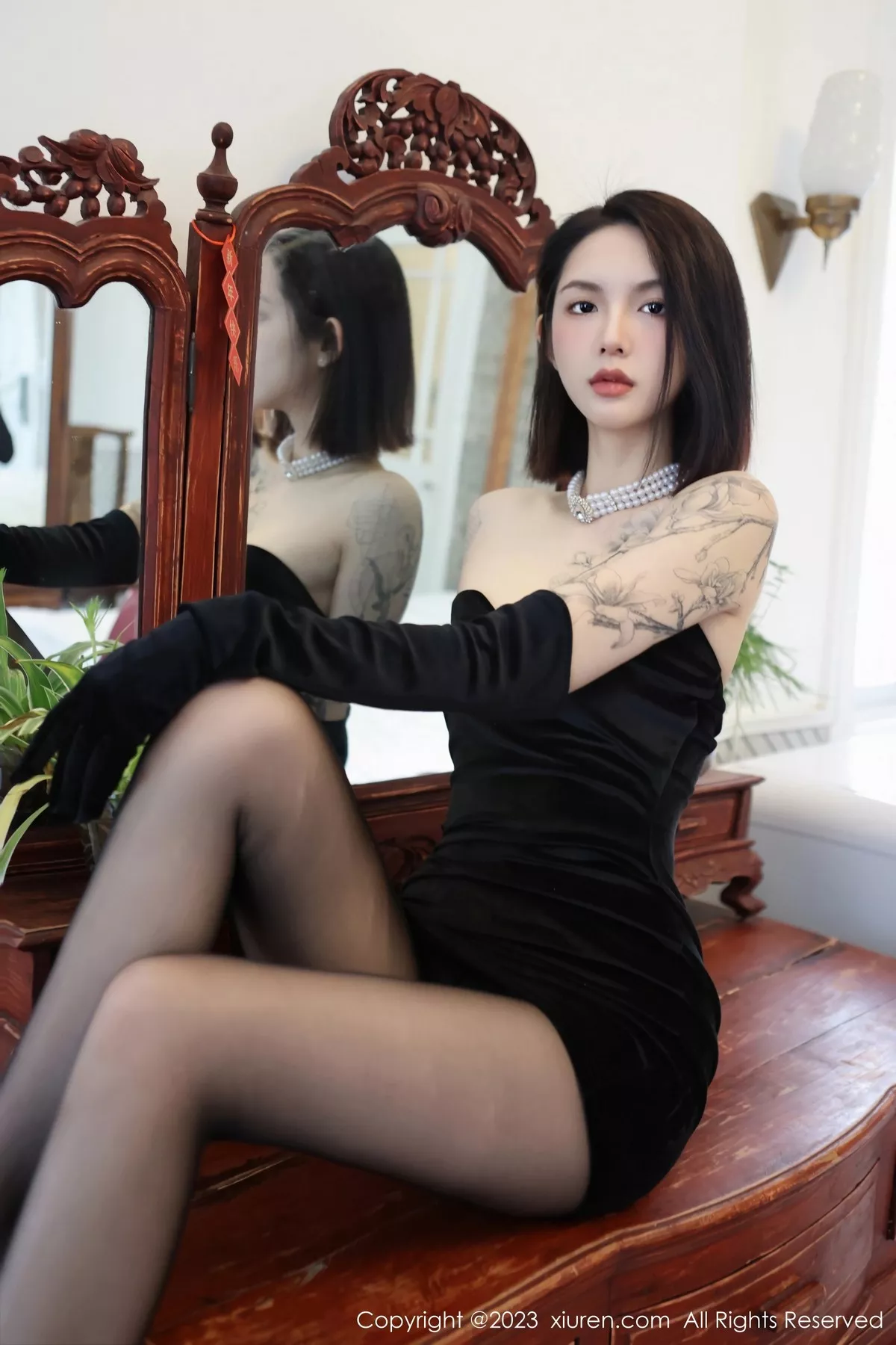 秀人集.com_[XiuRen秀人网]No.6679_模特乔一一性感黑色露肩礼裙配超薄黑丝秀曼妙身姿完美诱惑写真67P