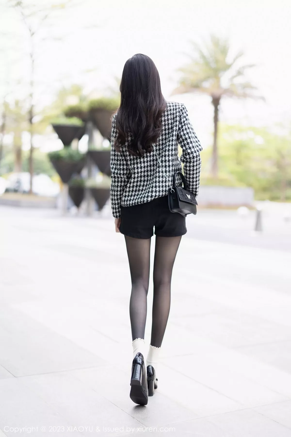 秀人集.com_[XiaoYu画语界]Vol.1020_模特林星阑私房半脱露性感黑色内衣配开档黑丝秀美腿诱惑写真90P