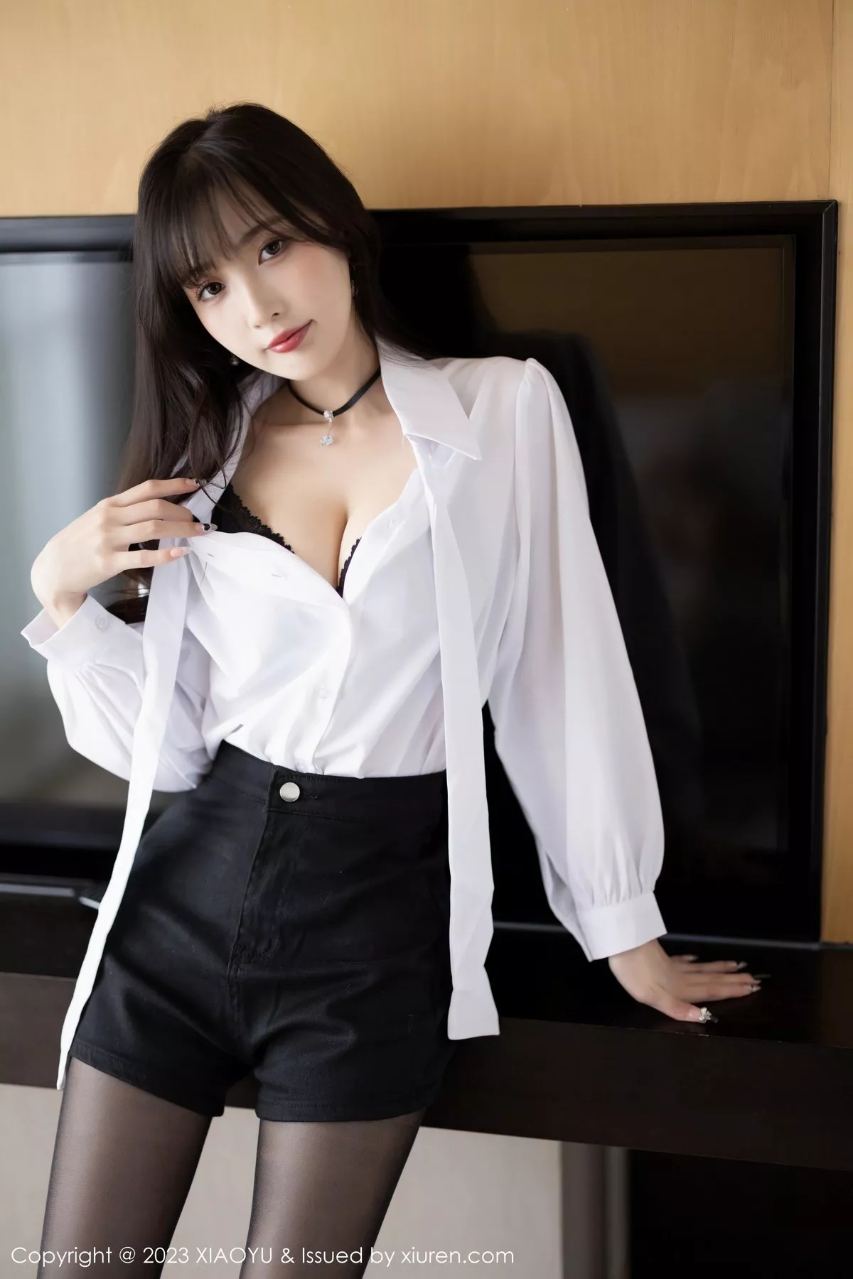 秀人集.com_[XiaoYu画语界]Vol.1020_模特林星阑私房半脱露性感黑色内衣配开档黑丝秀美腿诱惑写真90P