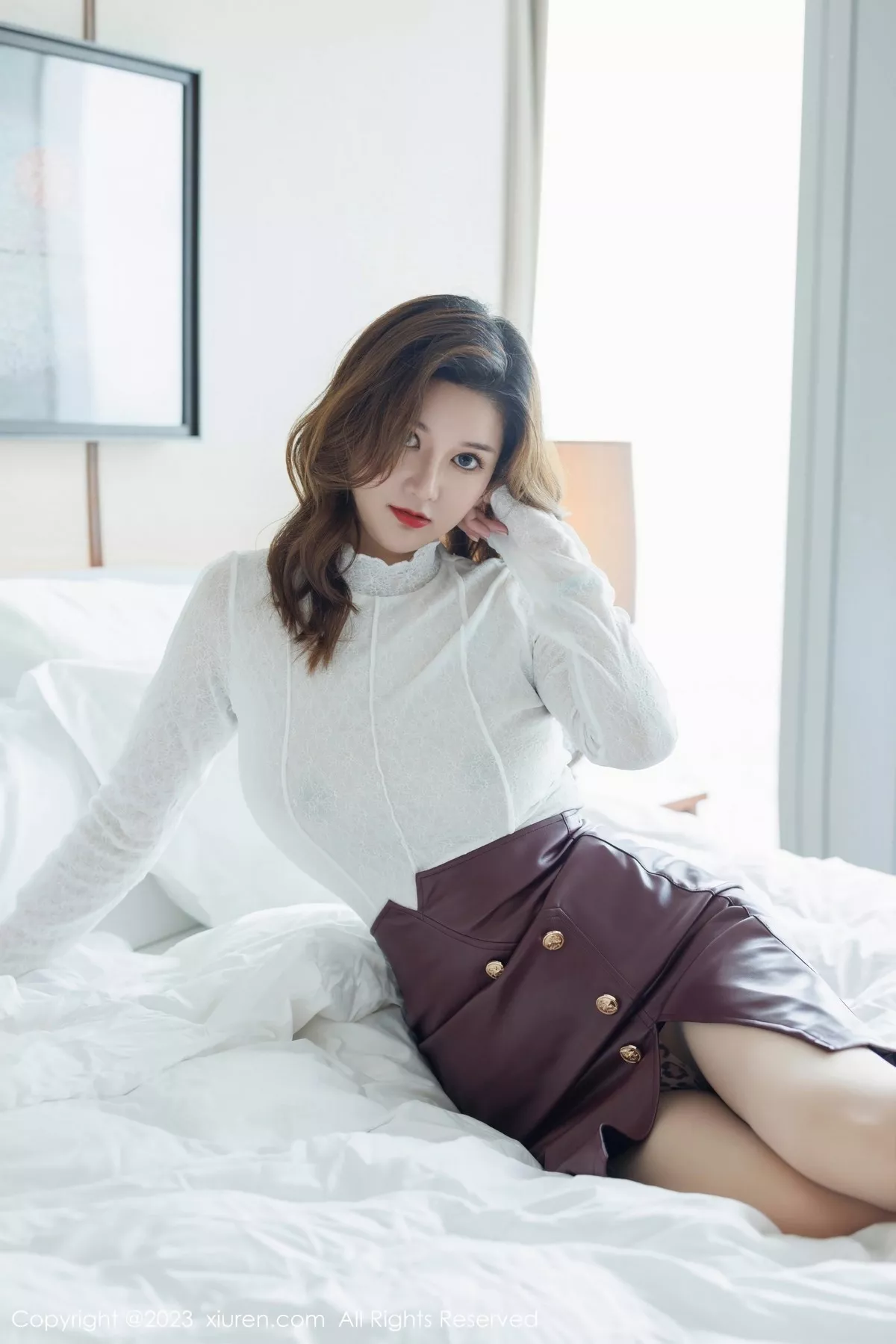 秀人集.com_[XiuRen秀人网]No.6693_模特杨可可coco白色上衣配暗红短裙露原色丝袜秀美腿诱惑写真63P