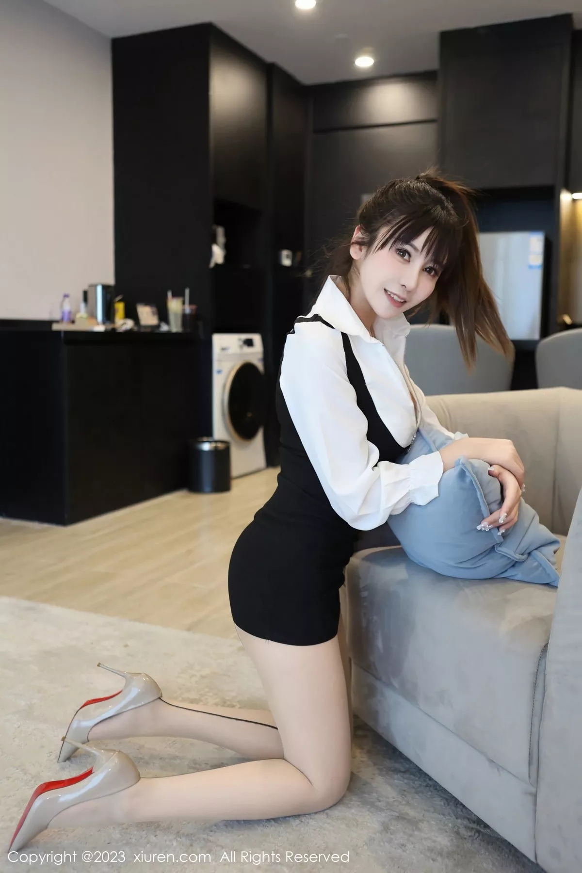 秀人集.com_[XiuRen秀人网]No.6700_新人模特夏希性感白T配背带短裙露蕾丝内衣开档肉丝诱惑写真78P