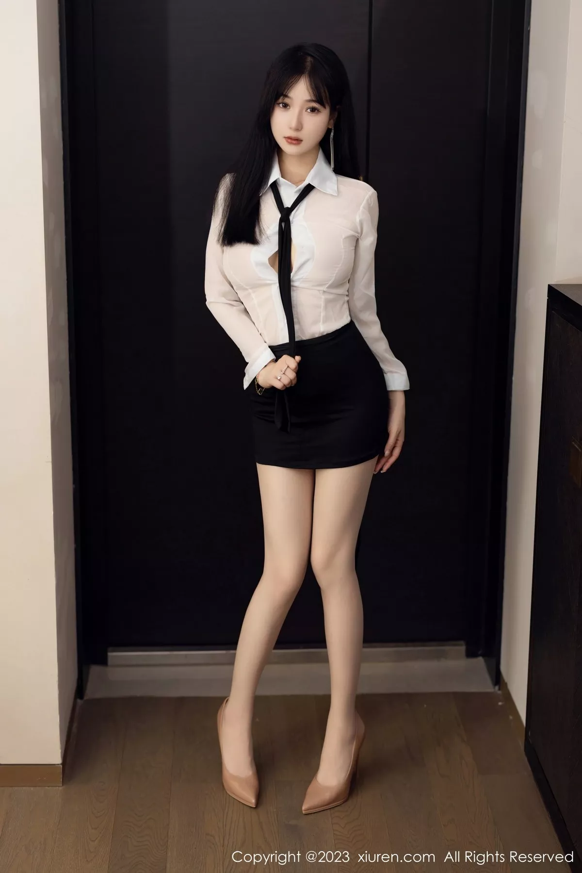 秀人集.com_[XiuRen秀人网]No.6710_新人模特柚琪Rich性感白色轻透衣配黑短裙秀曼妙身姿诱惑写真74P