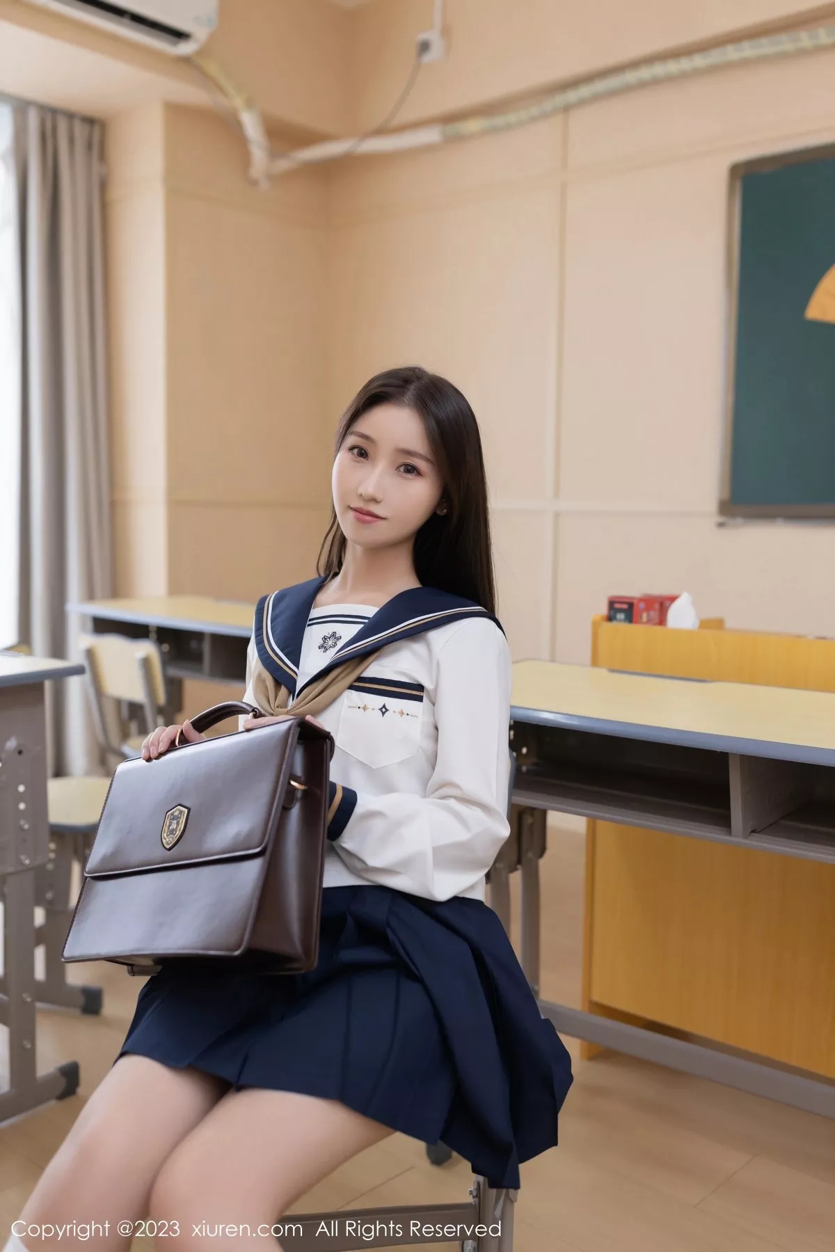 秀人集.com_[XiuRen秀人网]No.6709_新人模特杏子Yada性感白色学妹制服半脱秀翘臀美腿诱惑写真83P